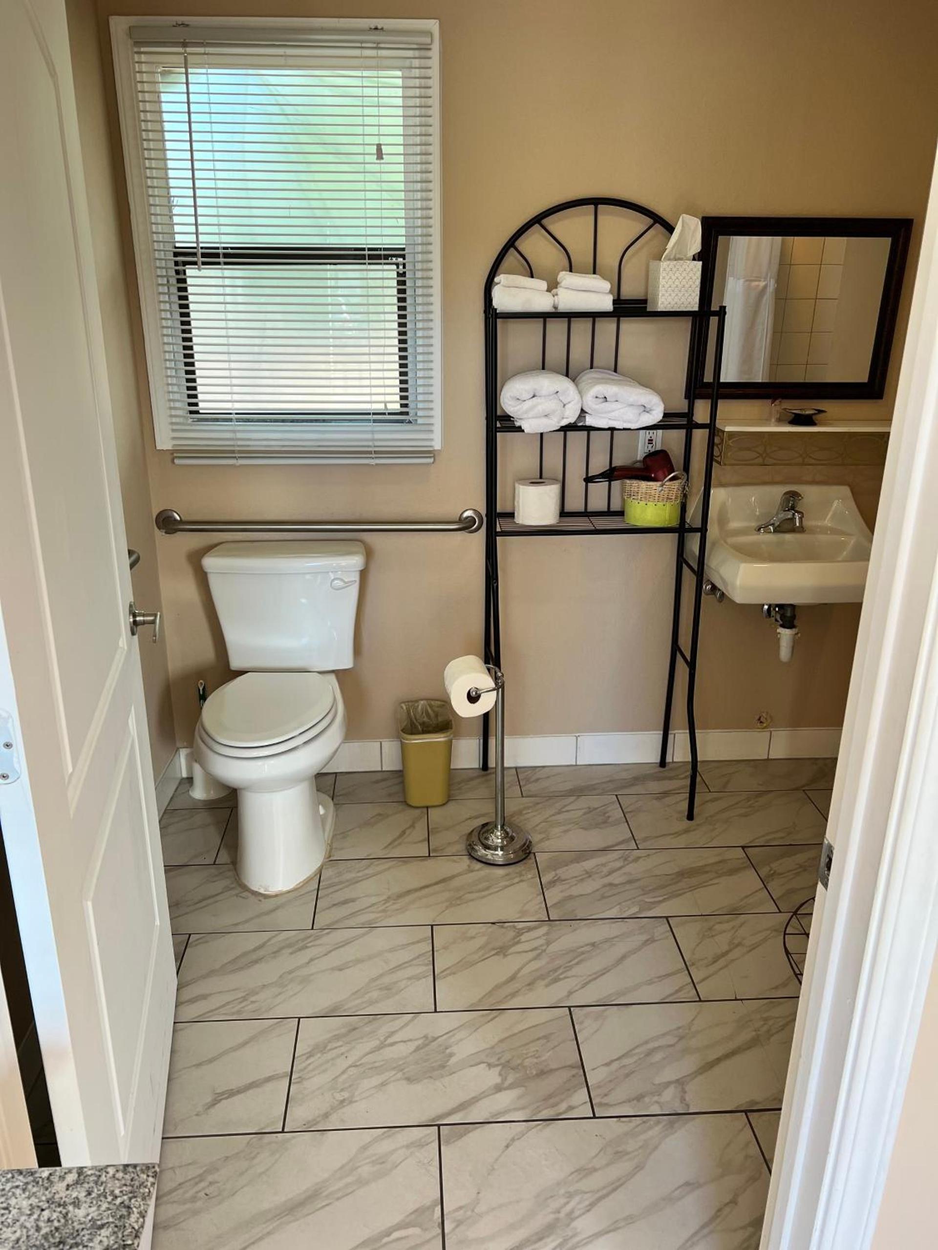 Great House Motel photo 20