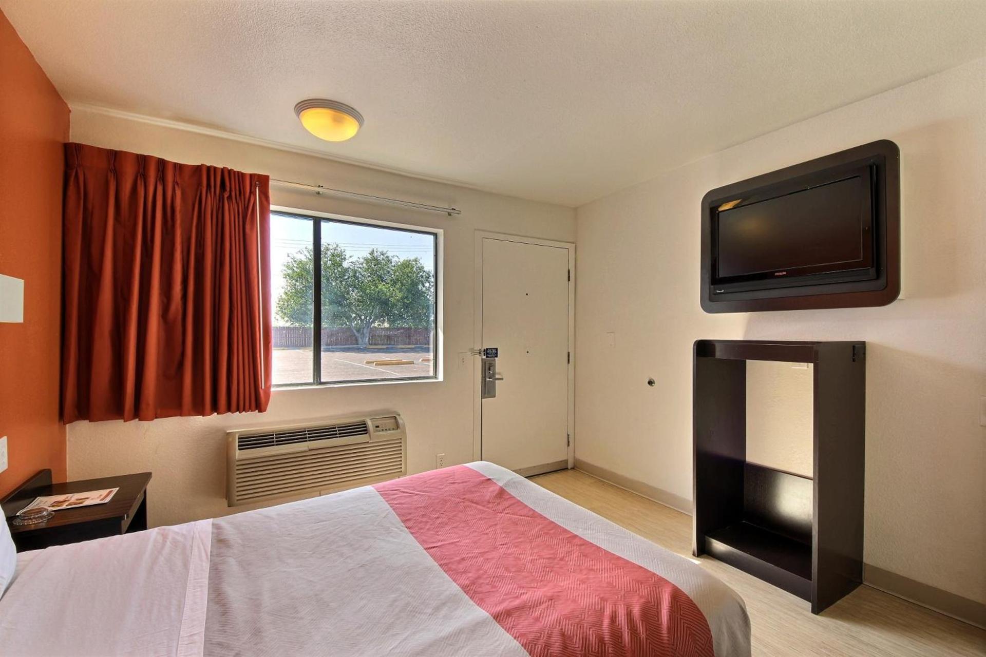 Motel 6-Laredo, TX - South photo 13