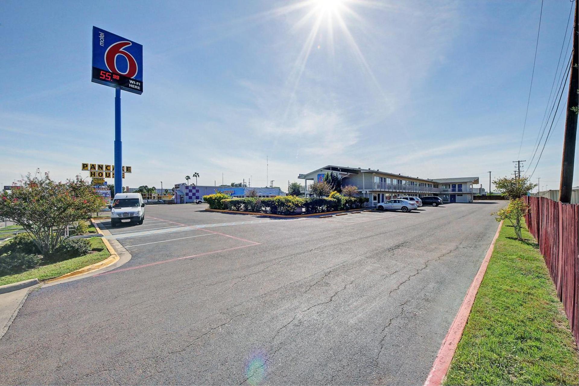 Motel 6-Laredo, TX - South photo 19