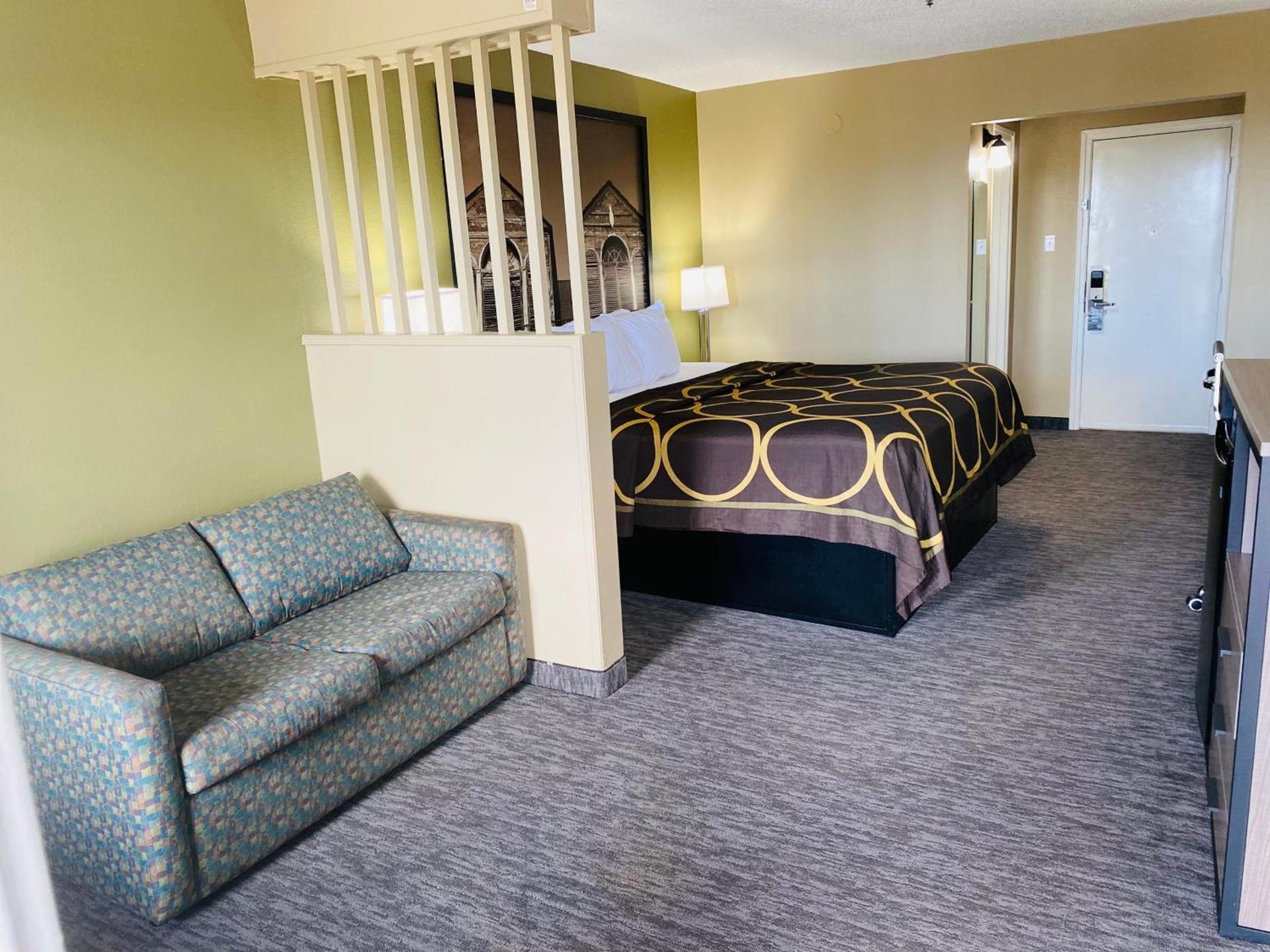 Super 8 by Wyndham New Iberia photo 21