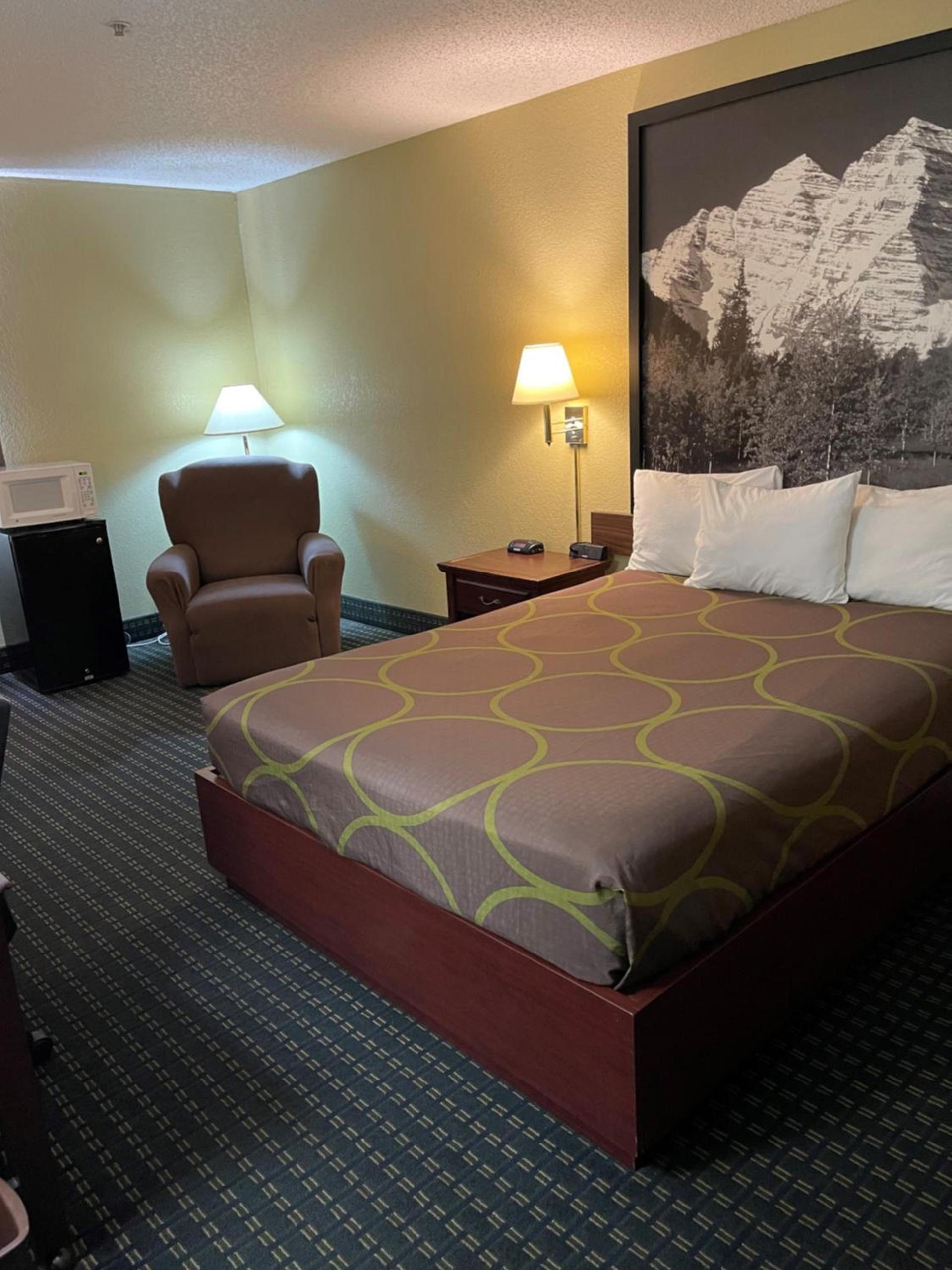Super 8 by Wyndham Trinidad photo 12