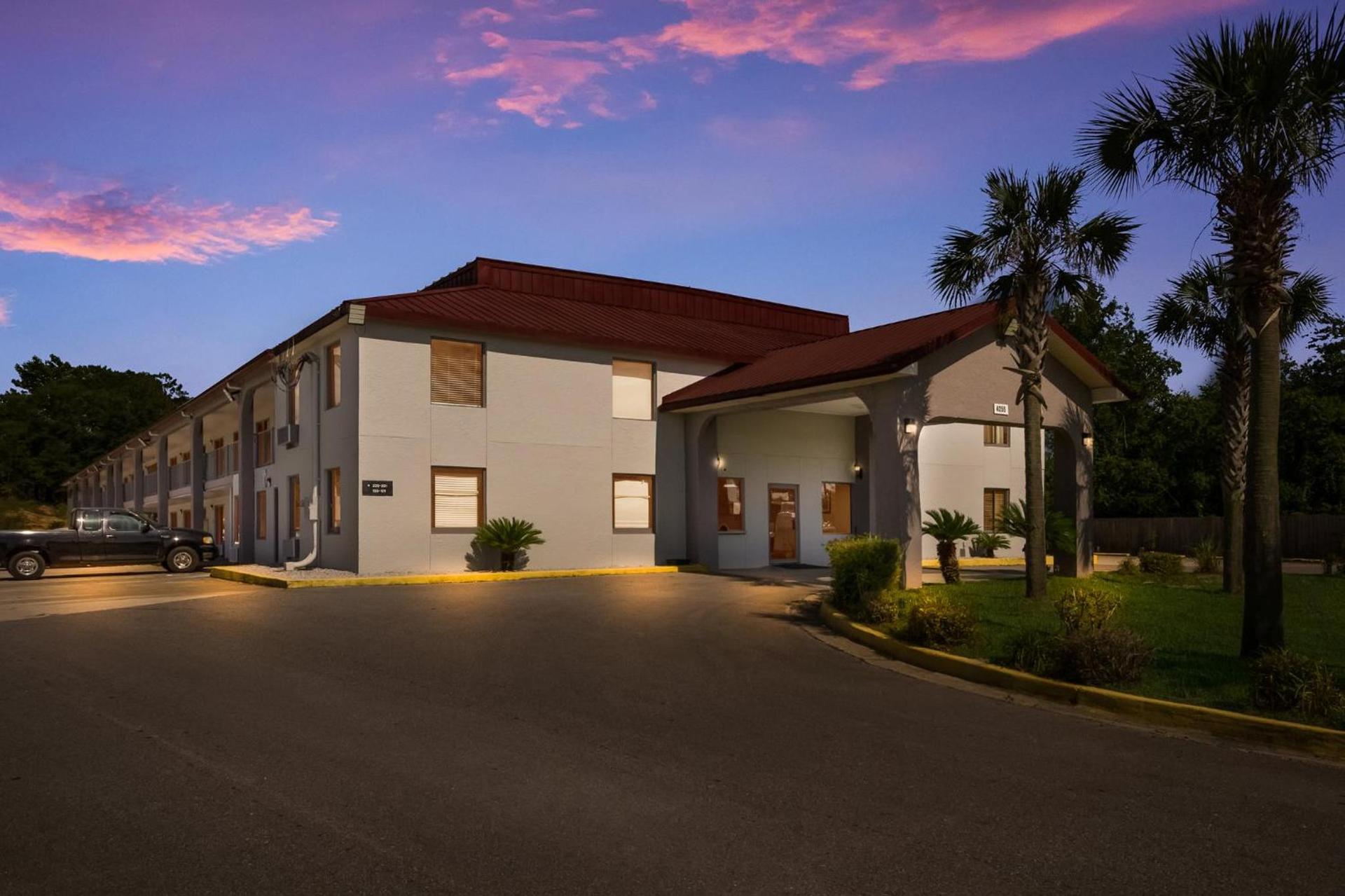 Red Roof Inn Crestview photo 32