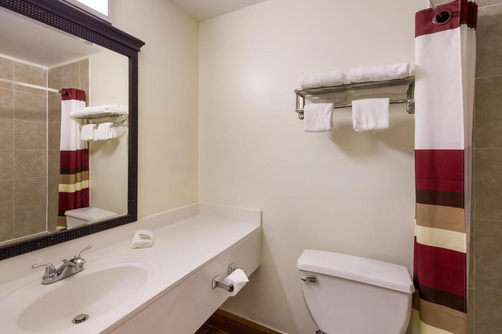 Red Roof Inn Crestview photo 22