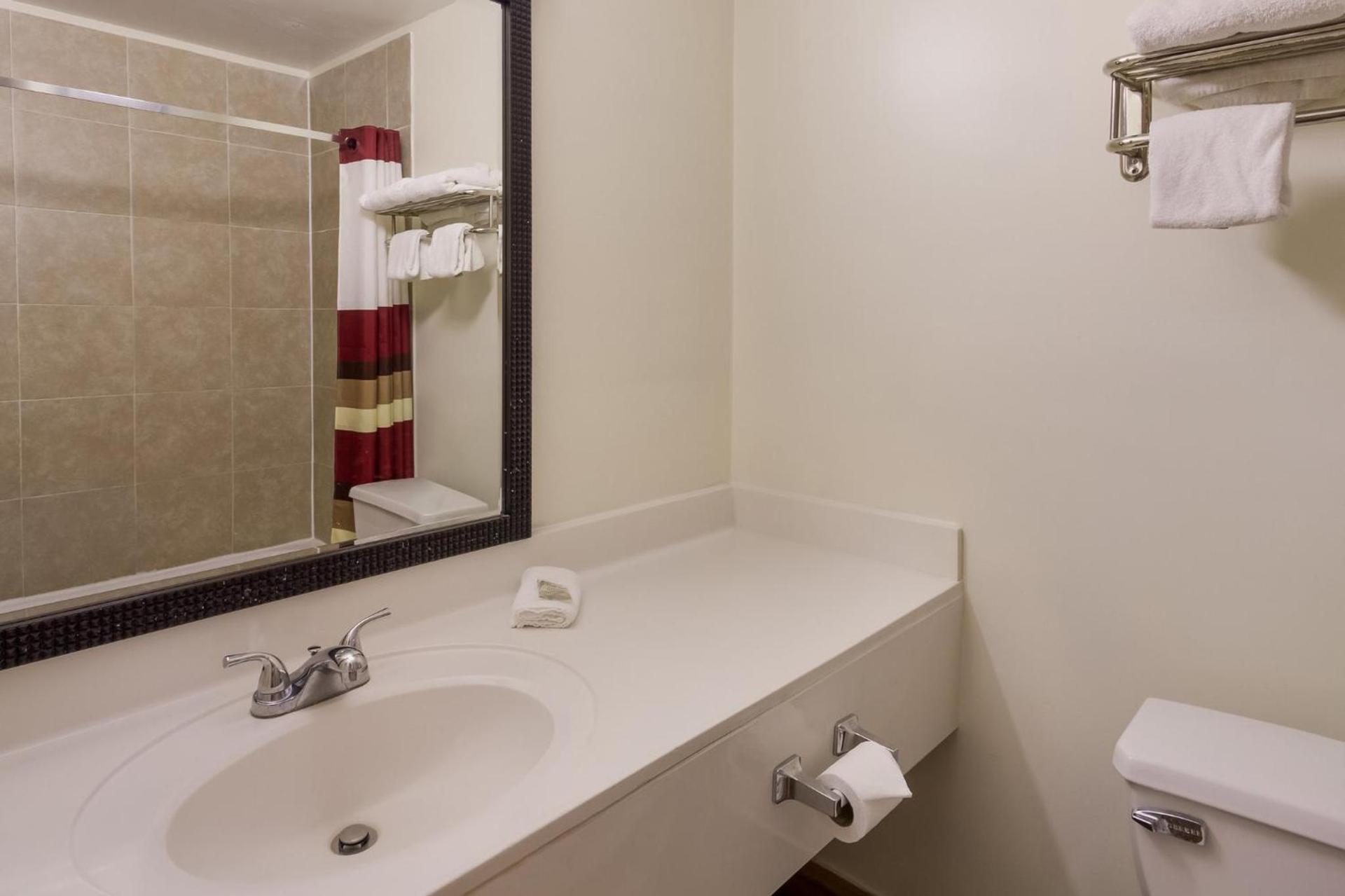 Red Roof Inn Crestview photo 21