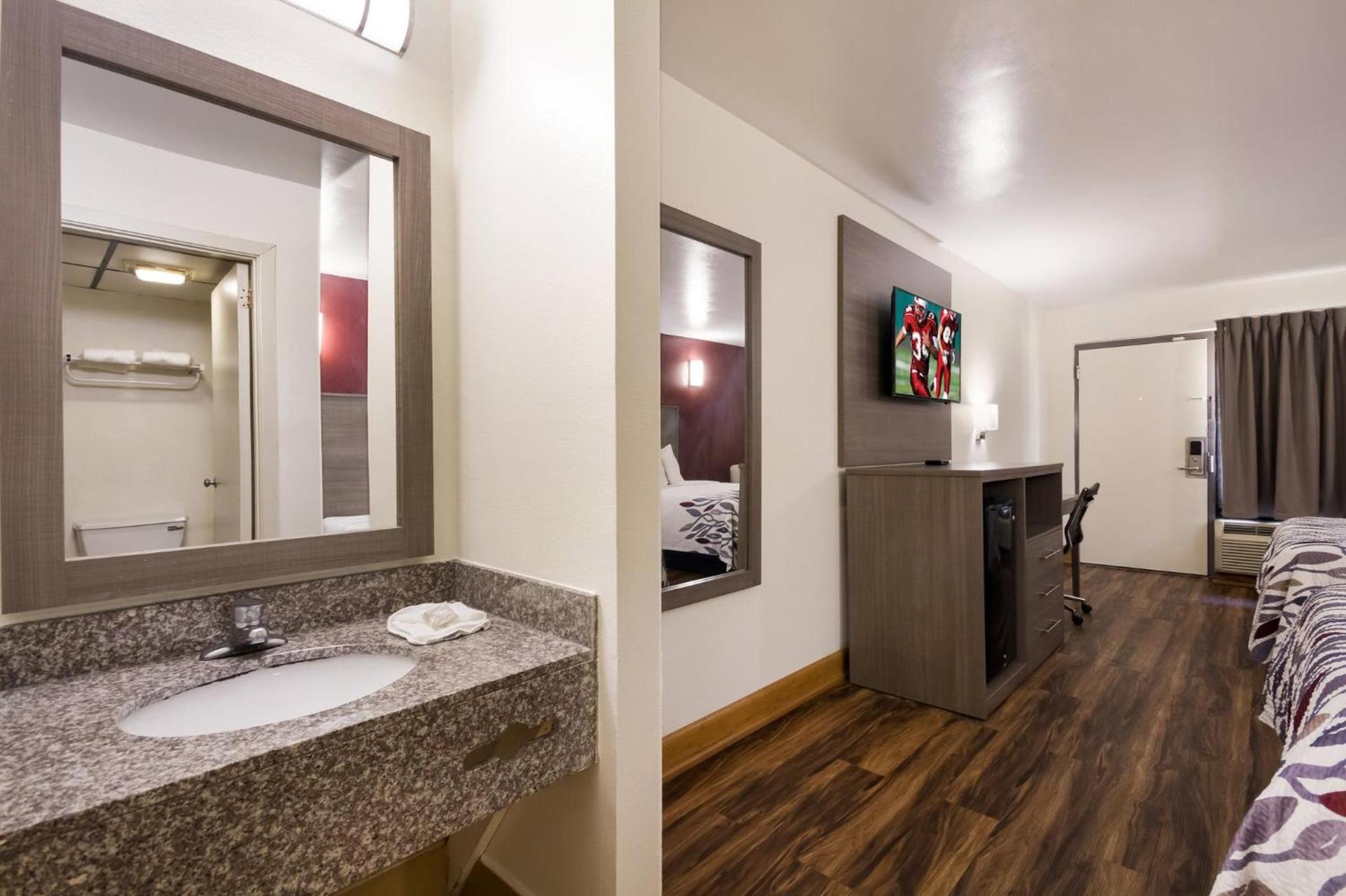 Red Roof Inn Crestview photo 16