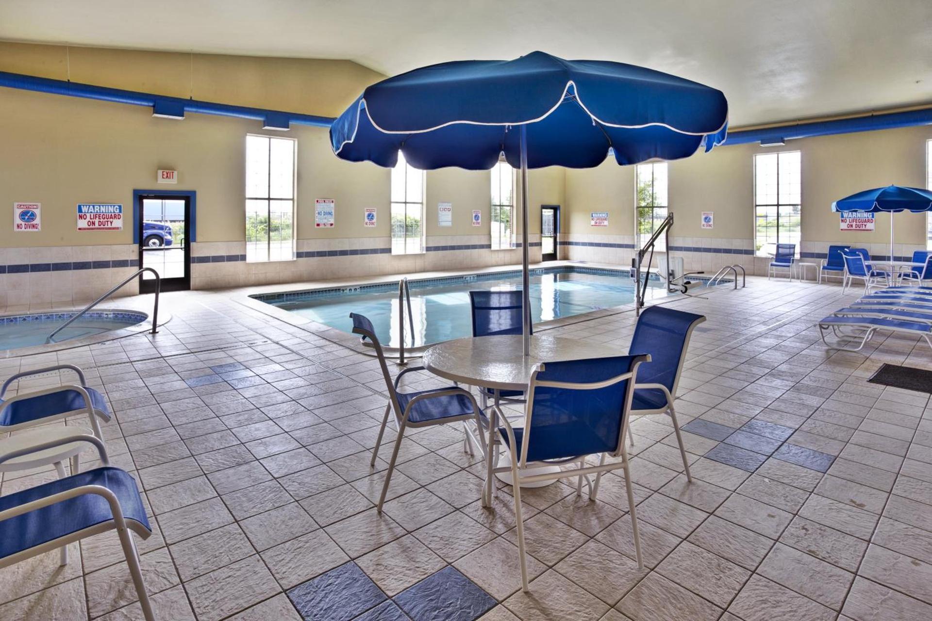 Holiday Inn Express Hotel & Suites Woodhaven by IHG photo 53