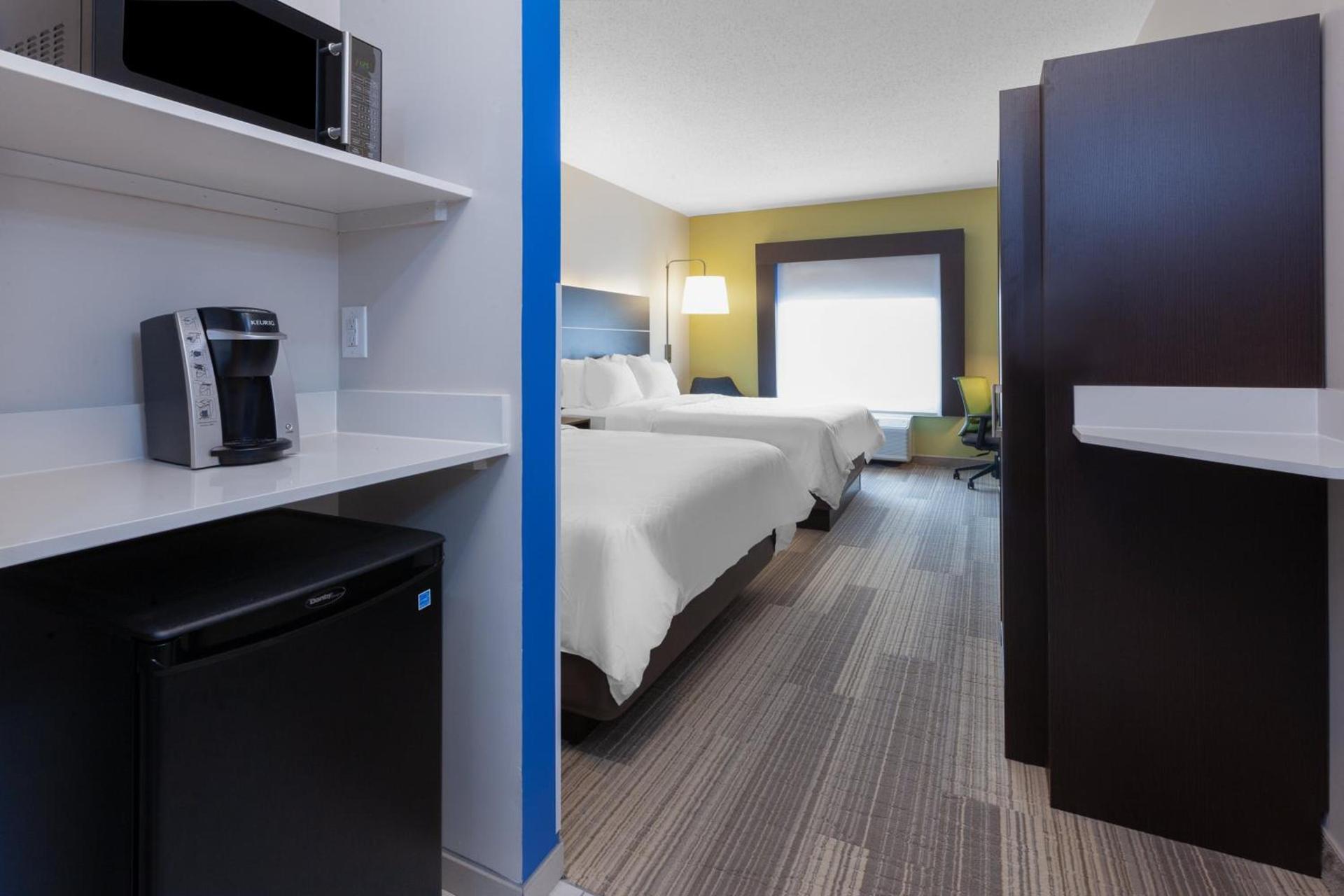 Holiday Inn Express Hotel & Suites Woodhaven by IHG photo 31