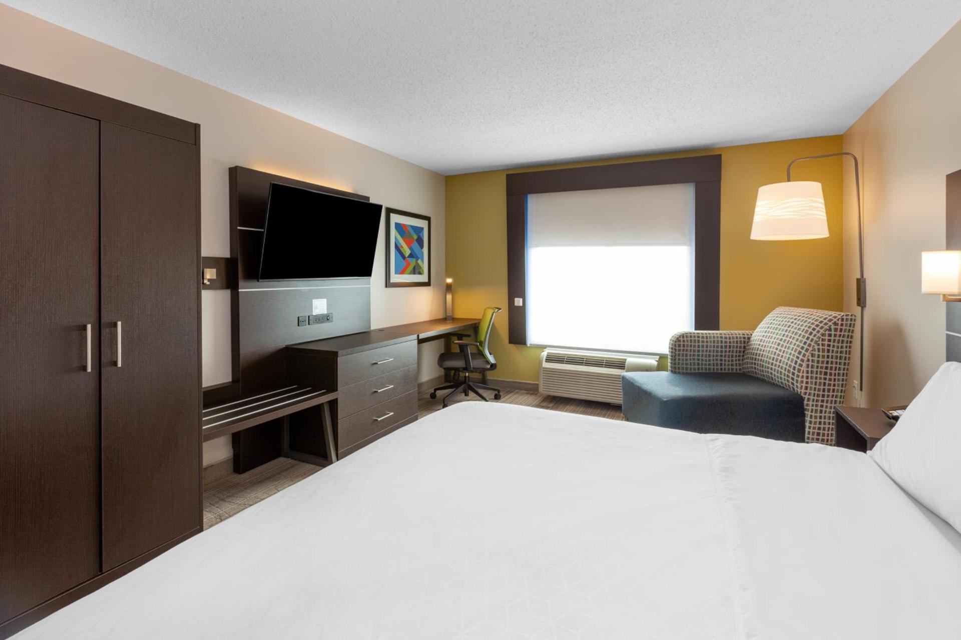 Holiday Inn Express Hotel & Suites Woodhaven by IHG photo 45