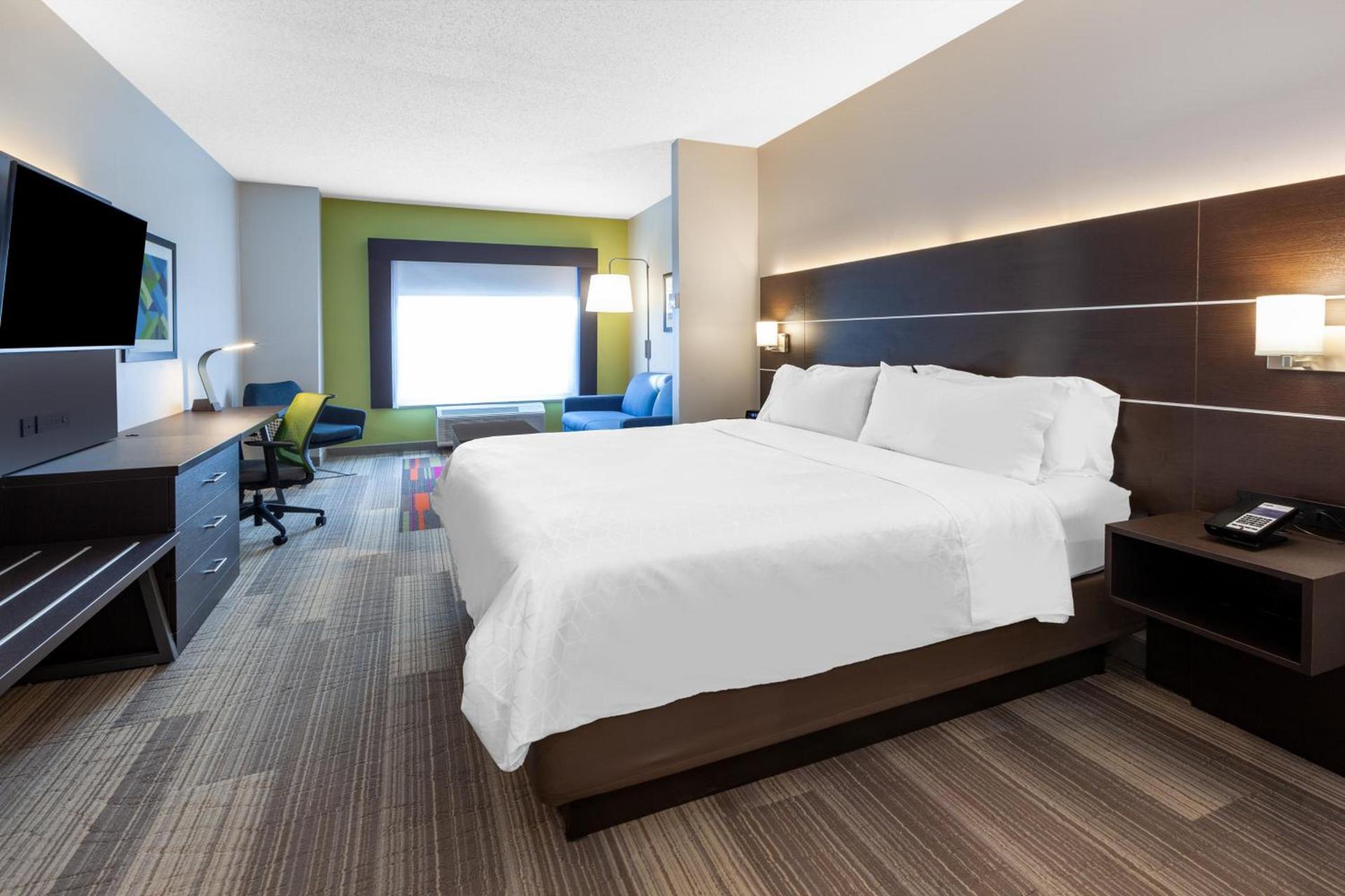 Holiday Inn Express Hotel & Suites Woodhaven by IHG photo 43