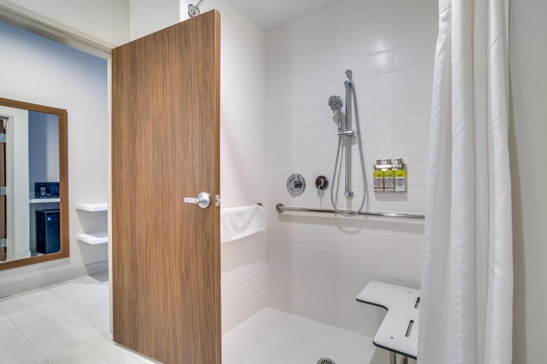 Holiday Inn Express & Suites - Denton South by IHG photo 57