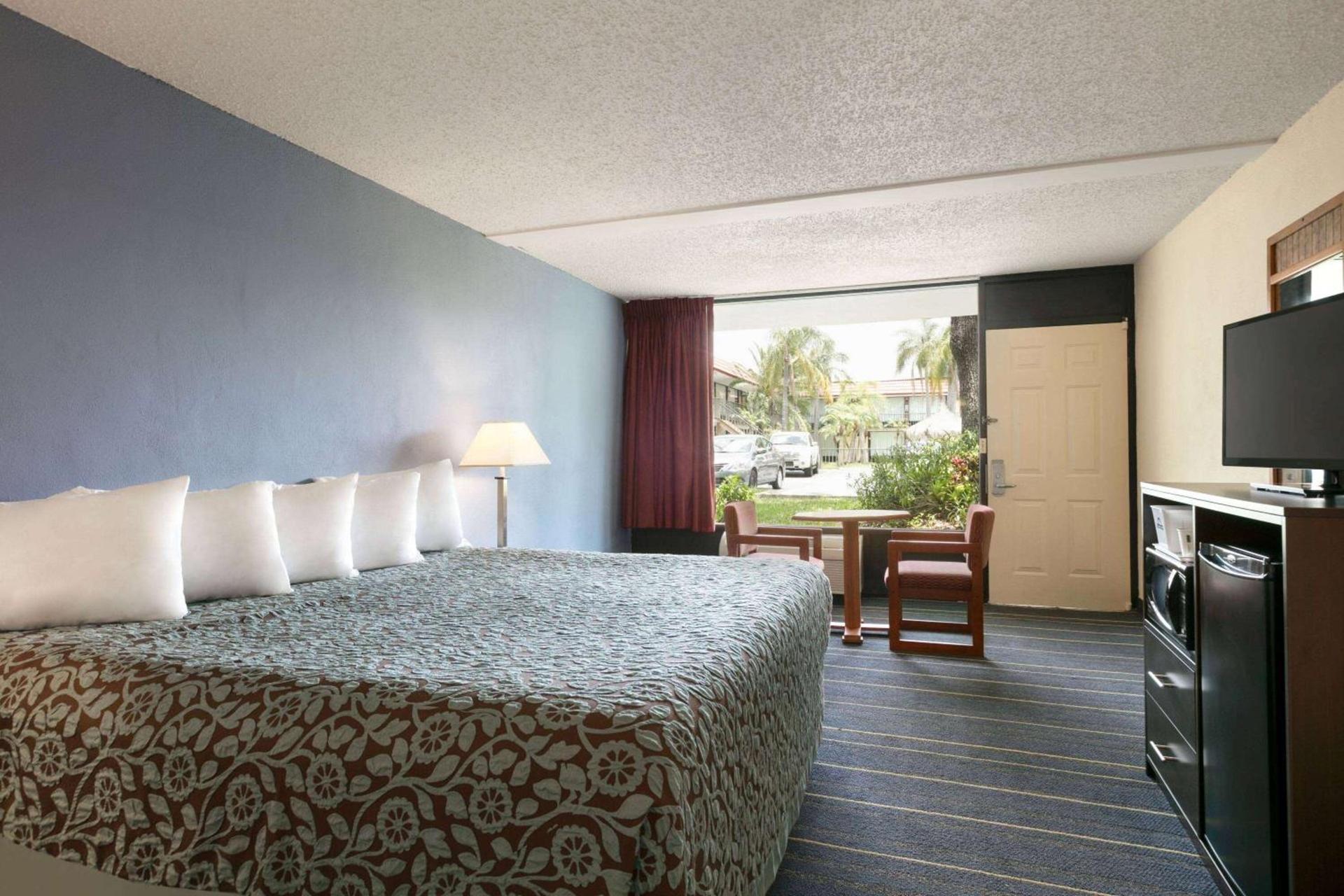 Days Inn by Wyndham Clearwater/Central photo 13