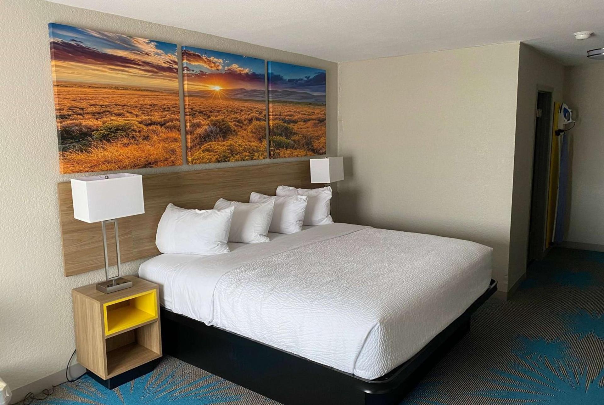Days Inn by Wyndham Waco University Area photo 26