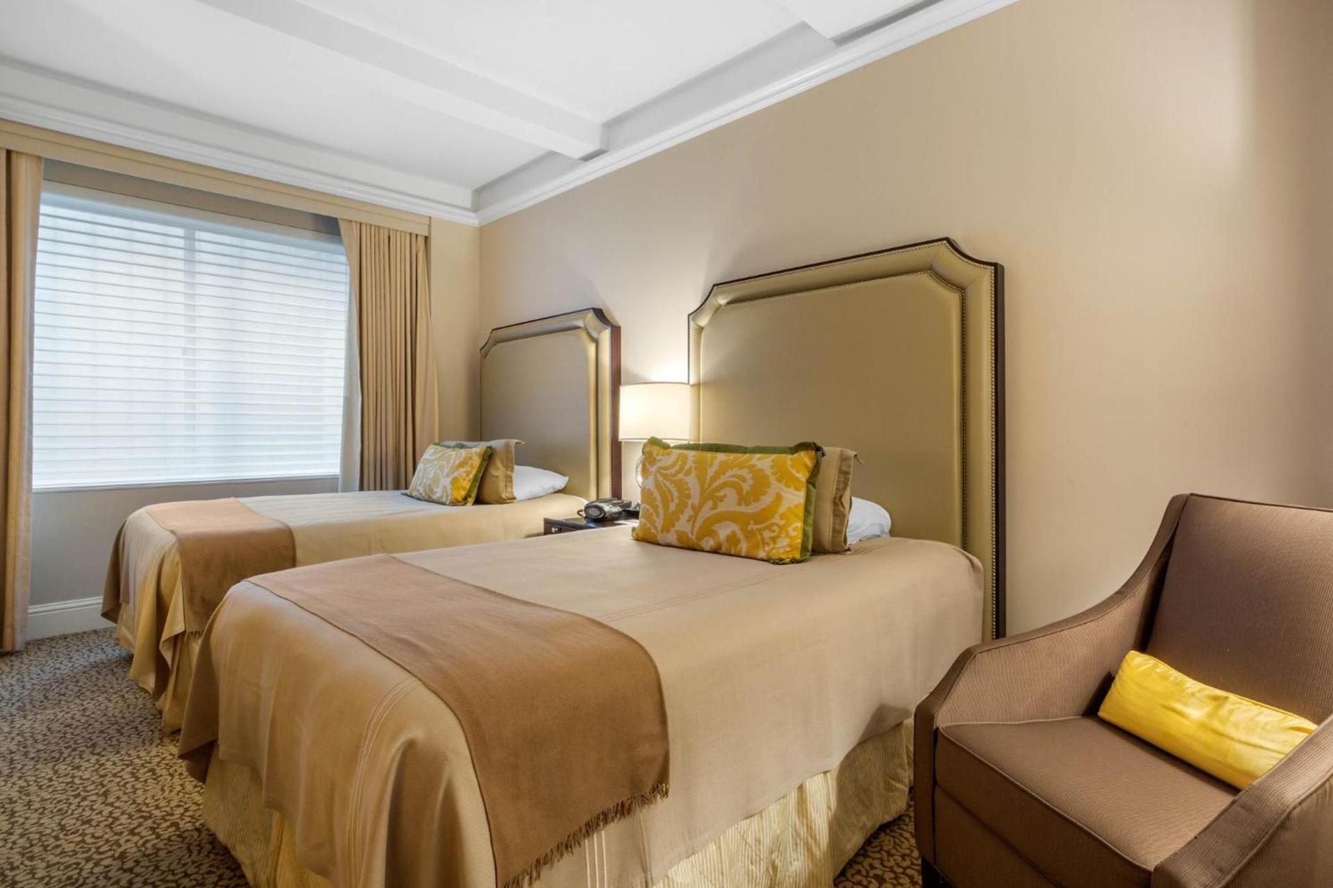 Omni Berkshire Place photo 96