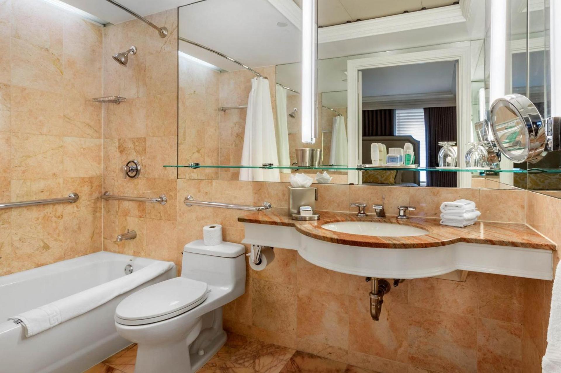 Omni Berkshire Place photo 24