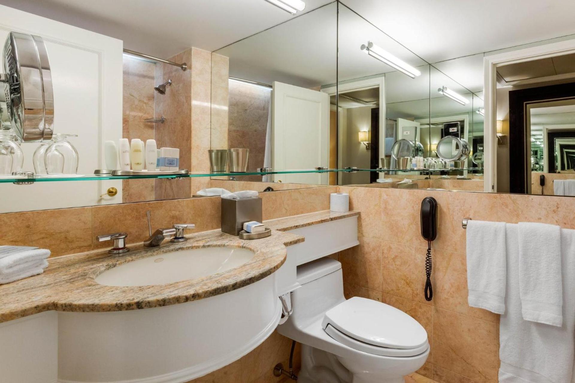 Omni Berkshire Place photo 26