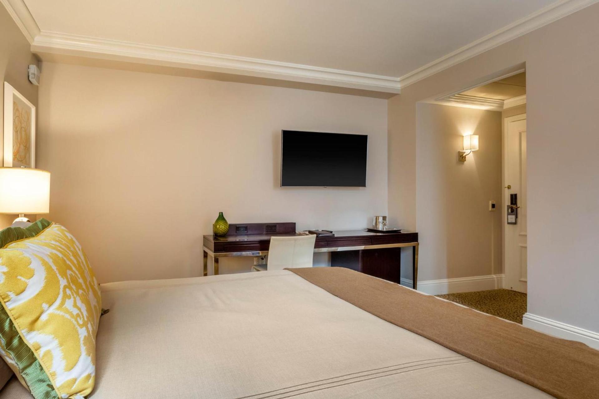 Omni Berkshire Place photo 28