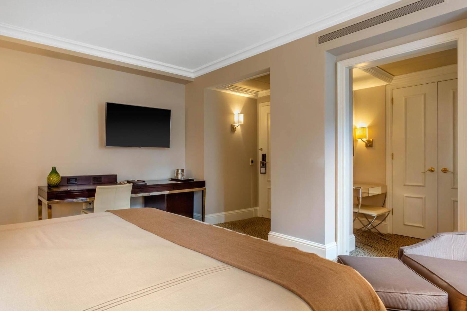 Omni Berkshire Place photo 31