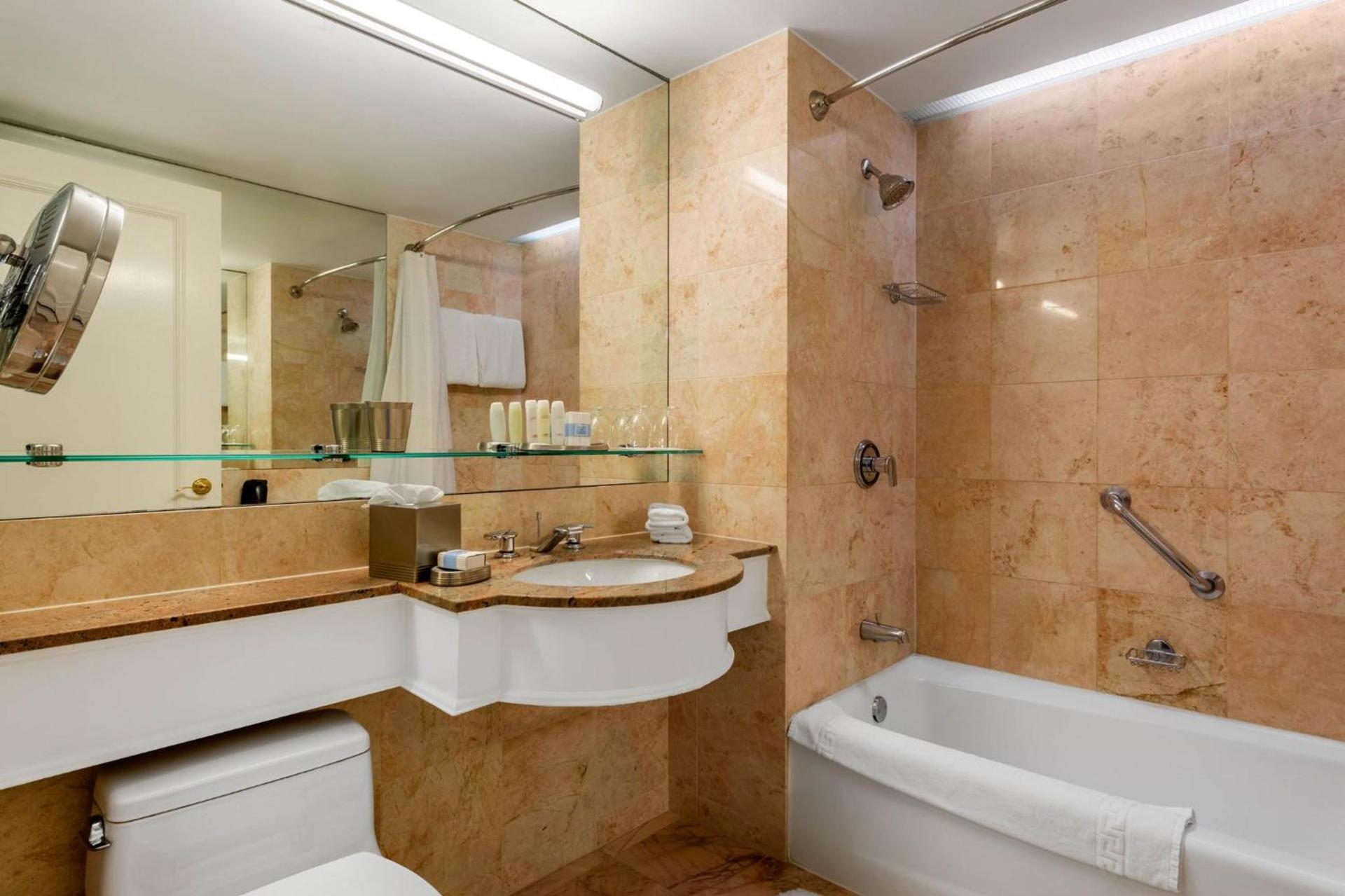 Omni Berkshire Place photo 32
