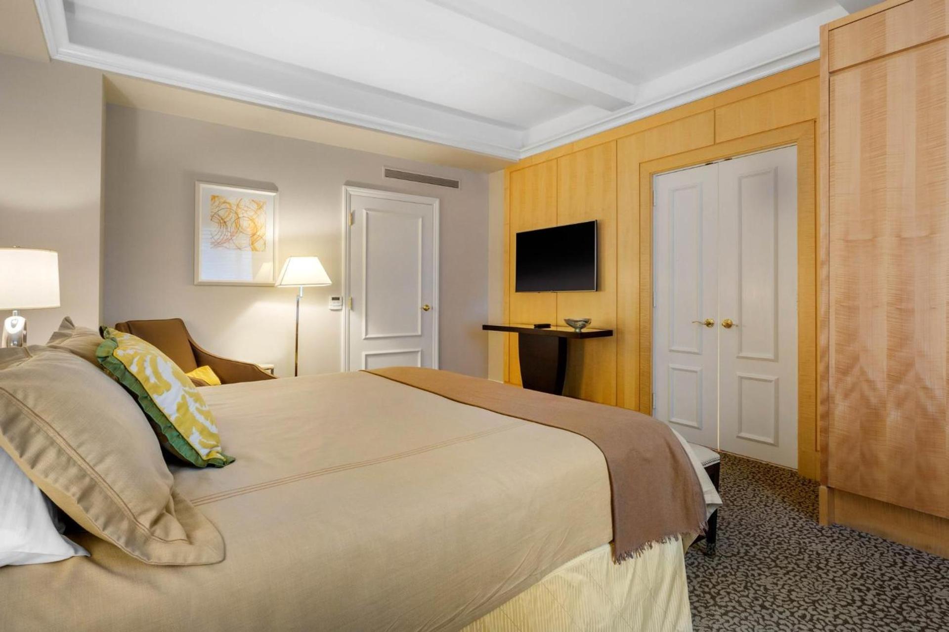 Omni Berkshire Place photo 35