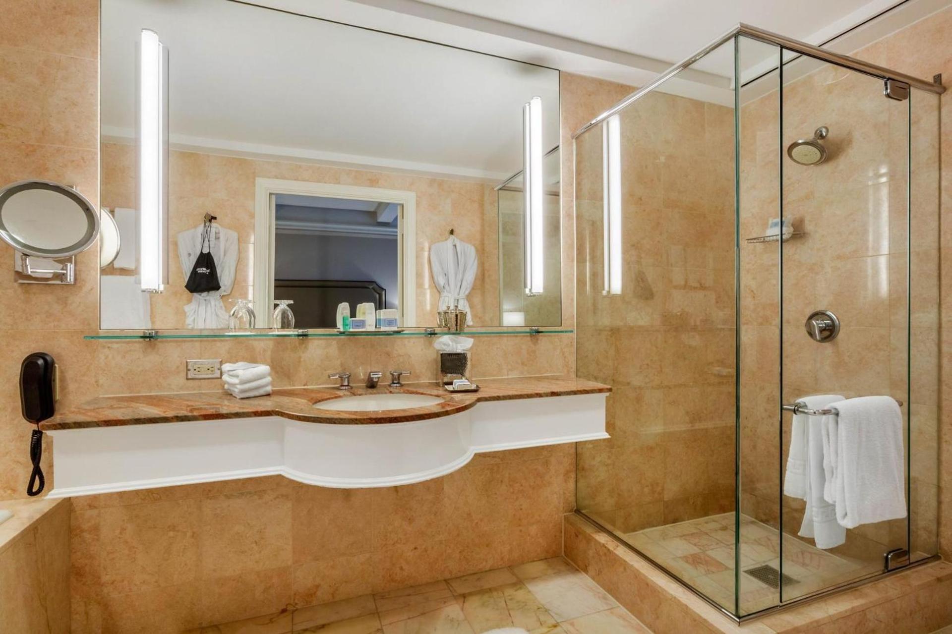 Omni Berkshire Place photo 38