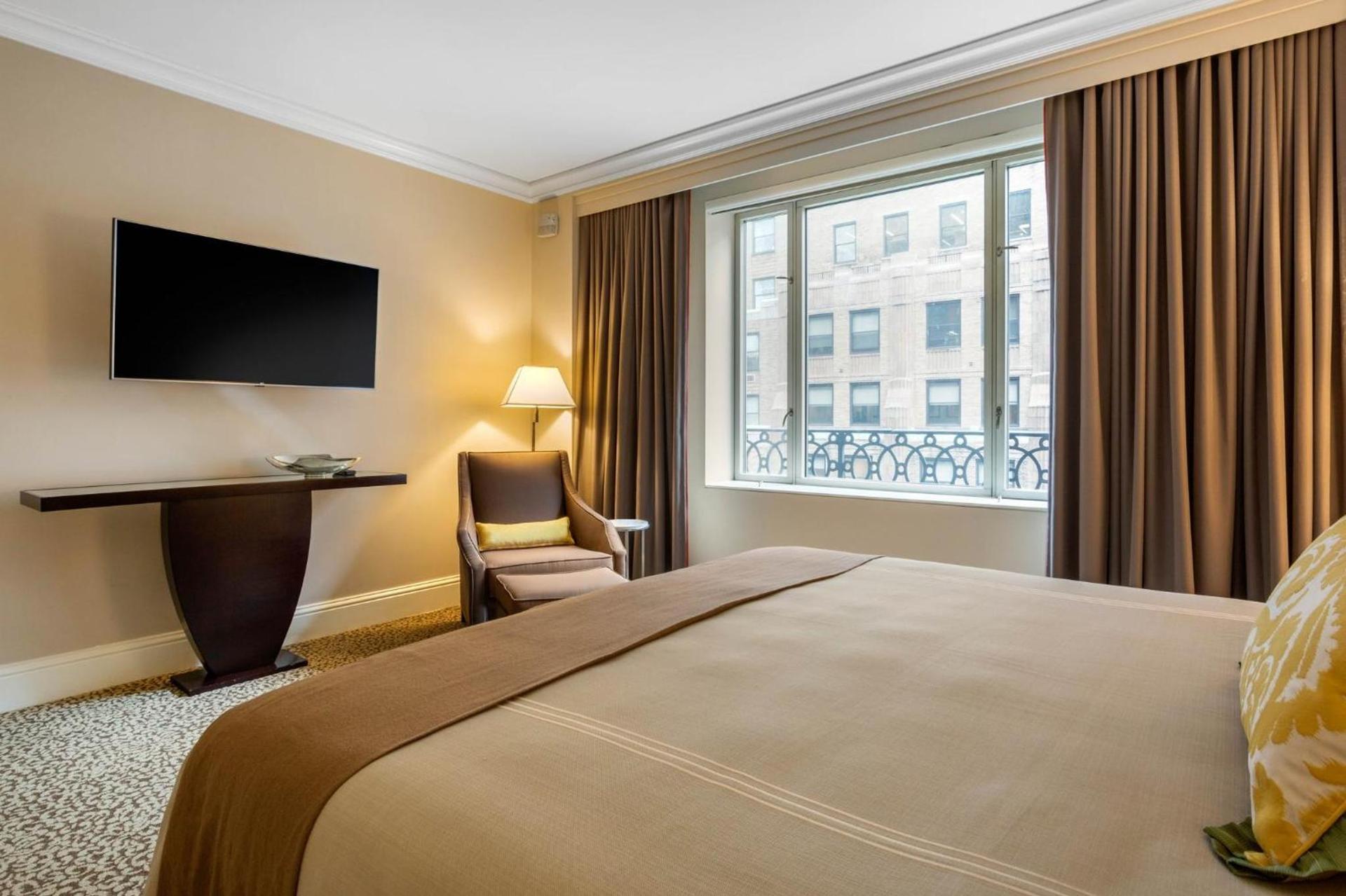 Omni Berkshire Place photo 40