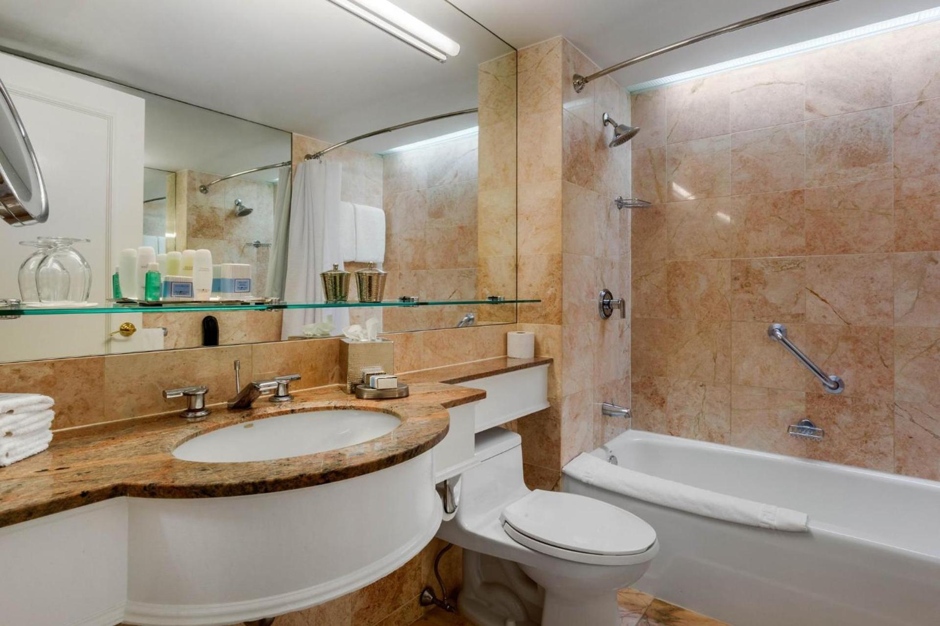 Omni Berkshire Place photo 42