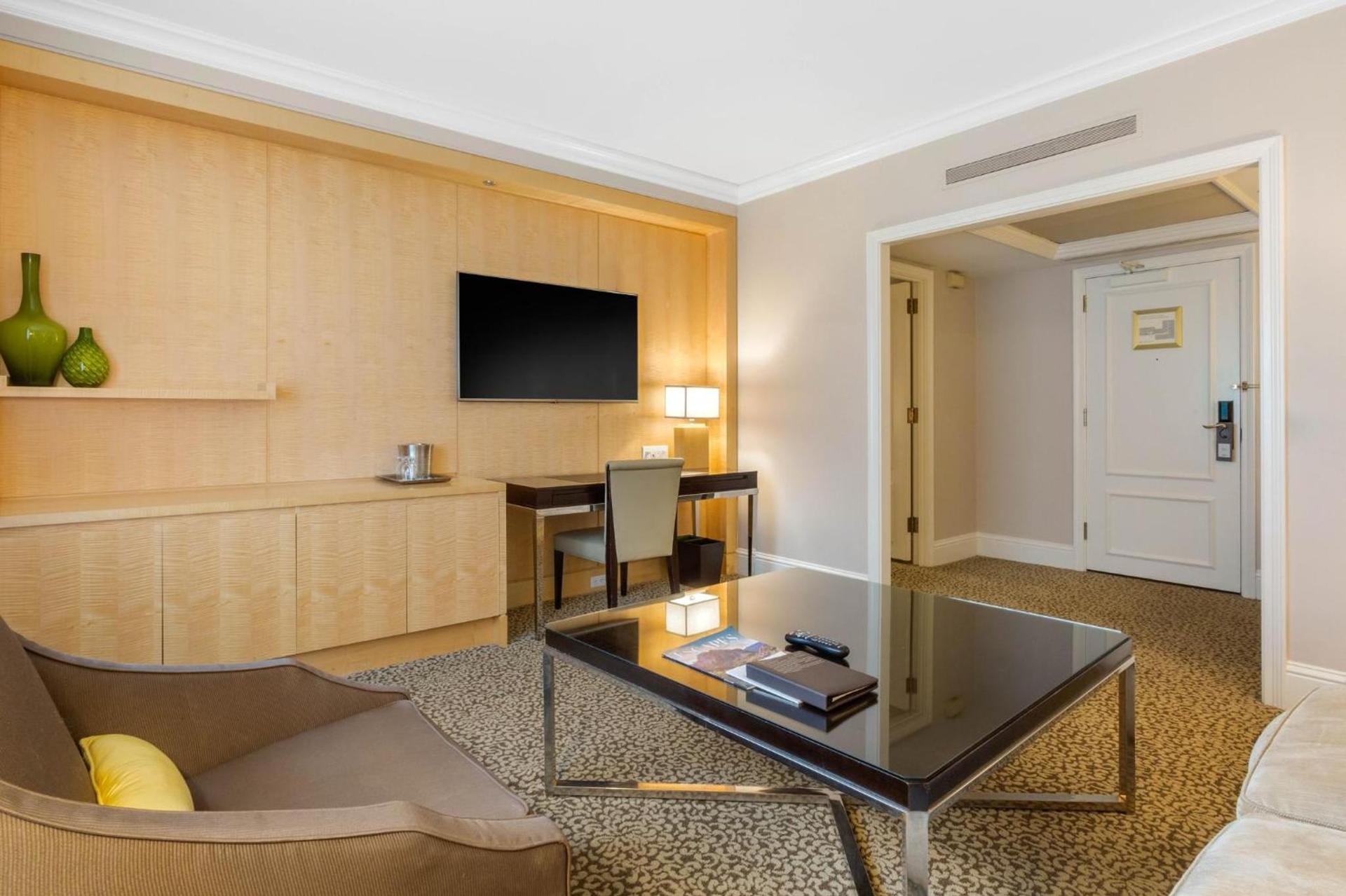 Omni Berkshire Place photo 43