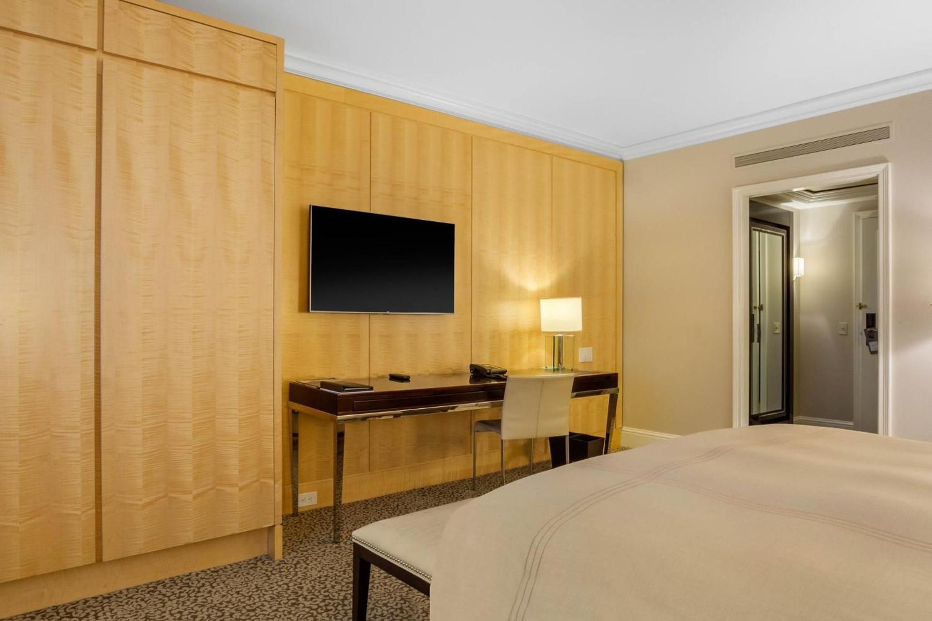Omni Berkshire Place photo 47