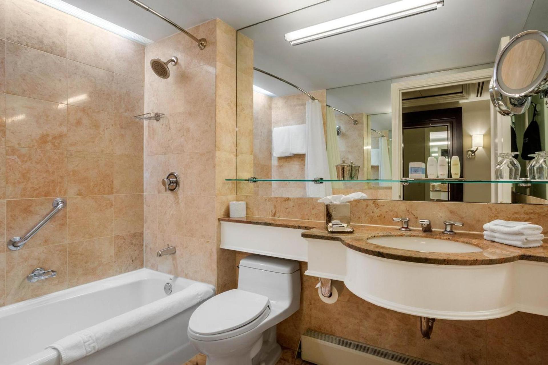 Omni Berkshire Place photo 48