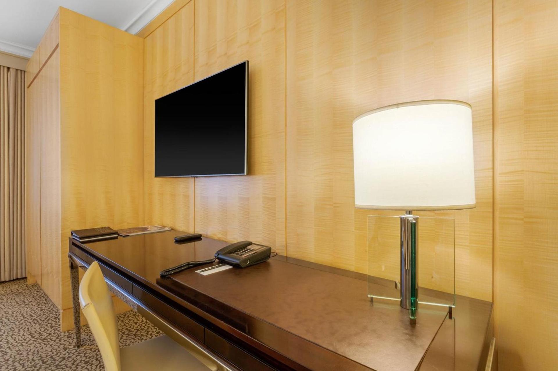 Omni Berkshire Place photo 51