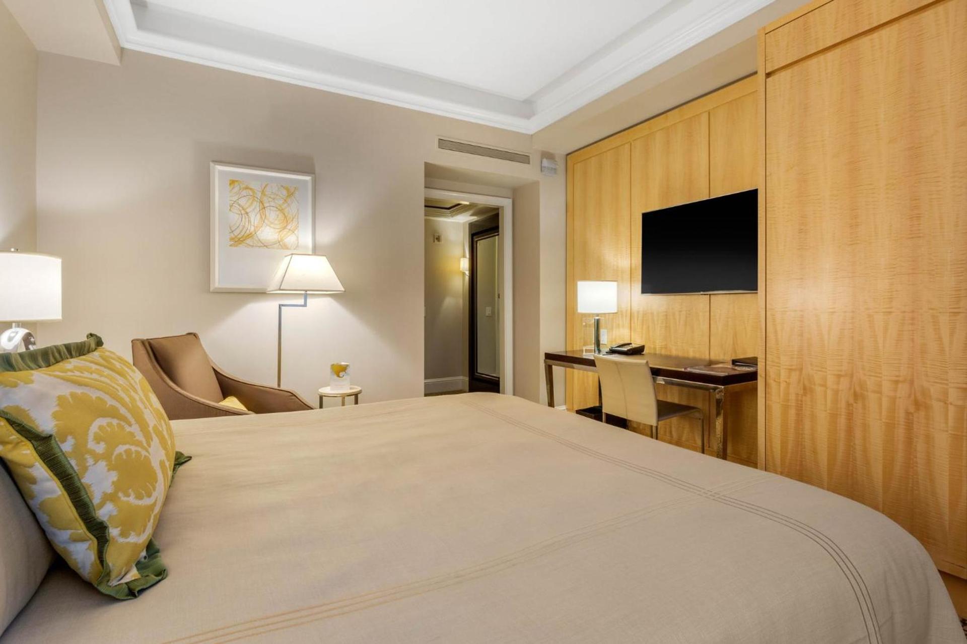 Omni Berkshire Place photo 59