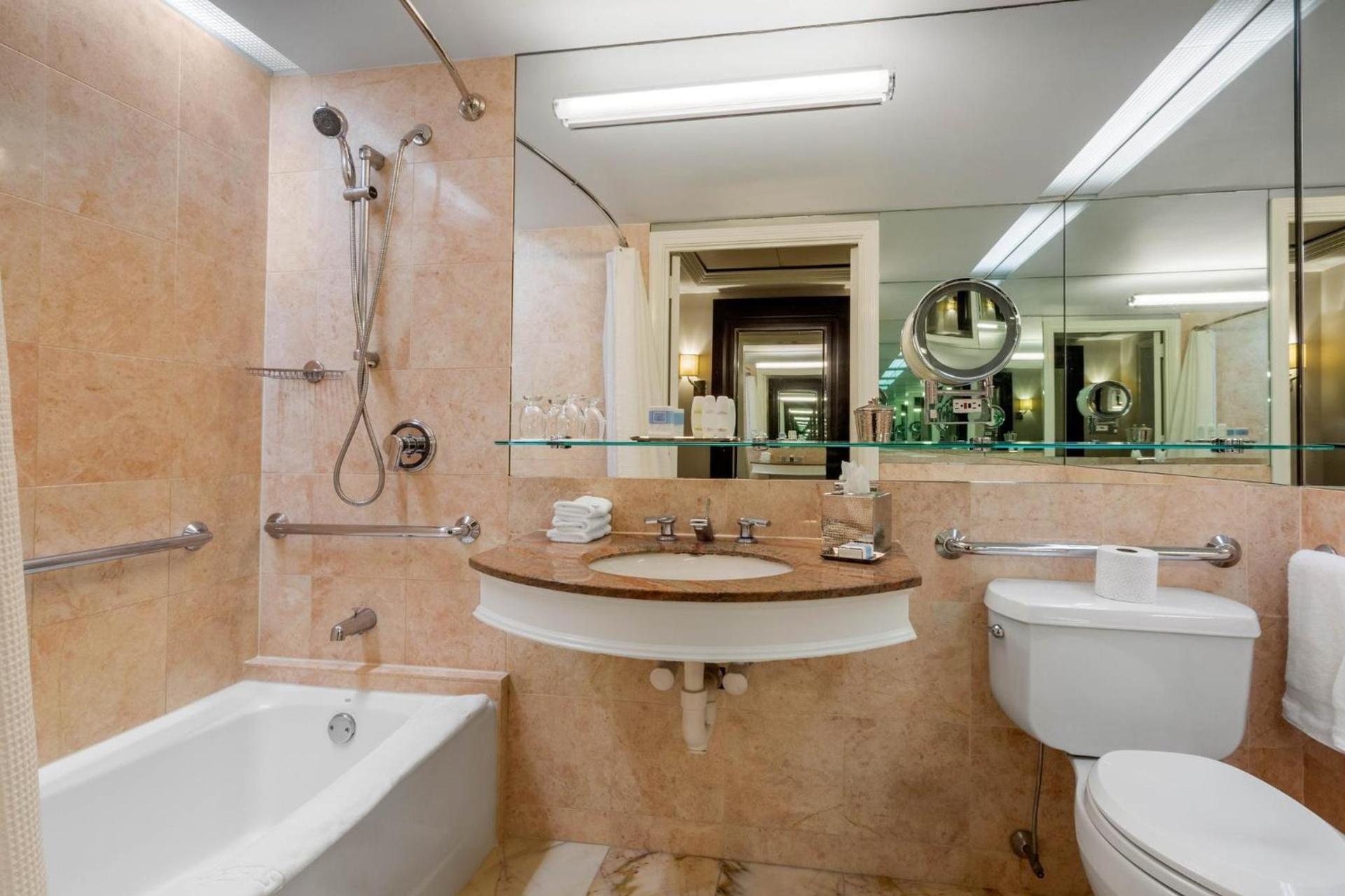 Omni Berkshire Place photo 61