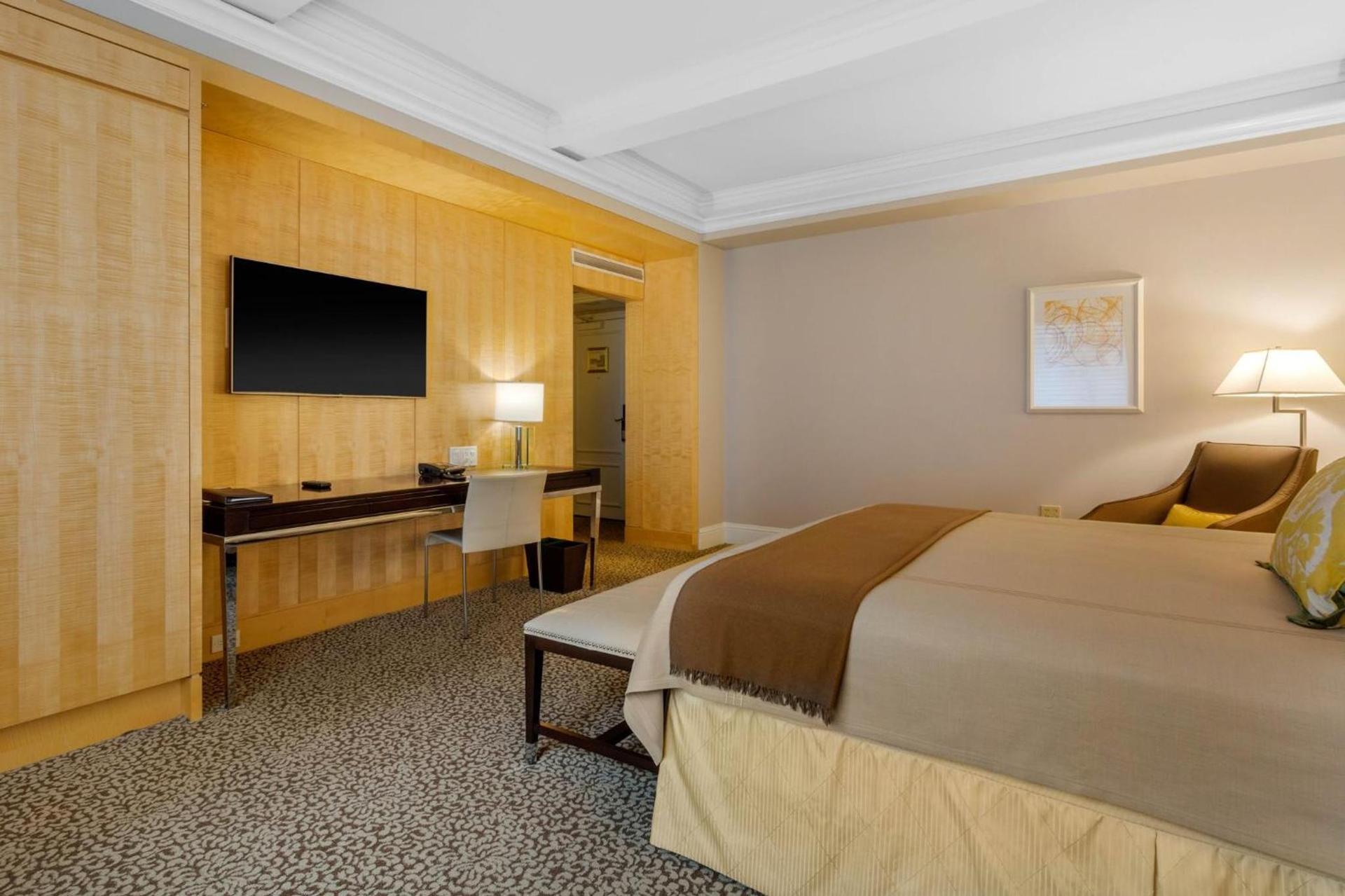 Omni Berkshire Place photo 63