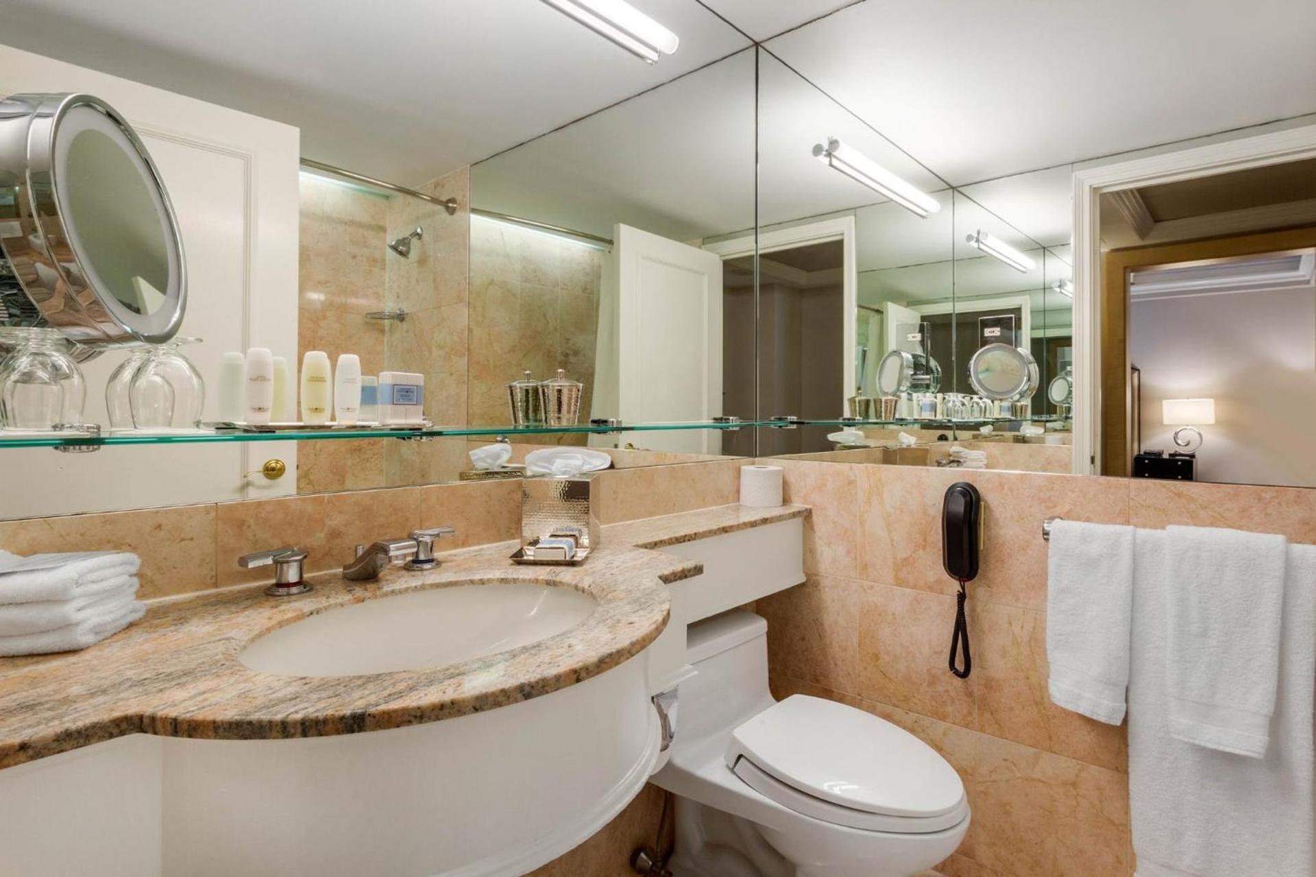 Omni Berkshire Place photo 65