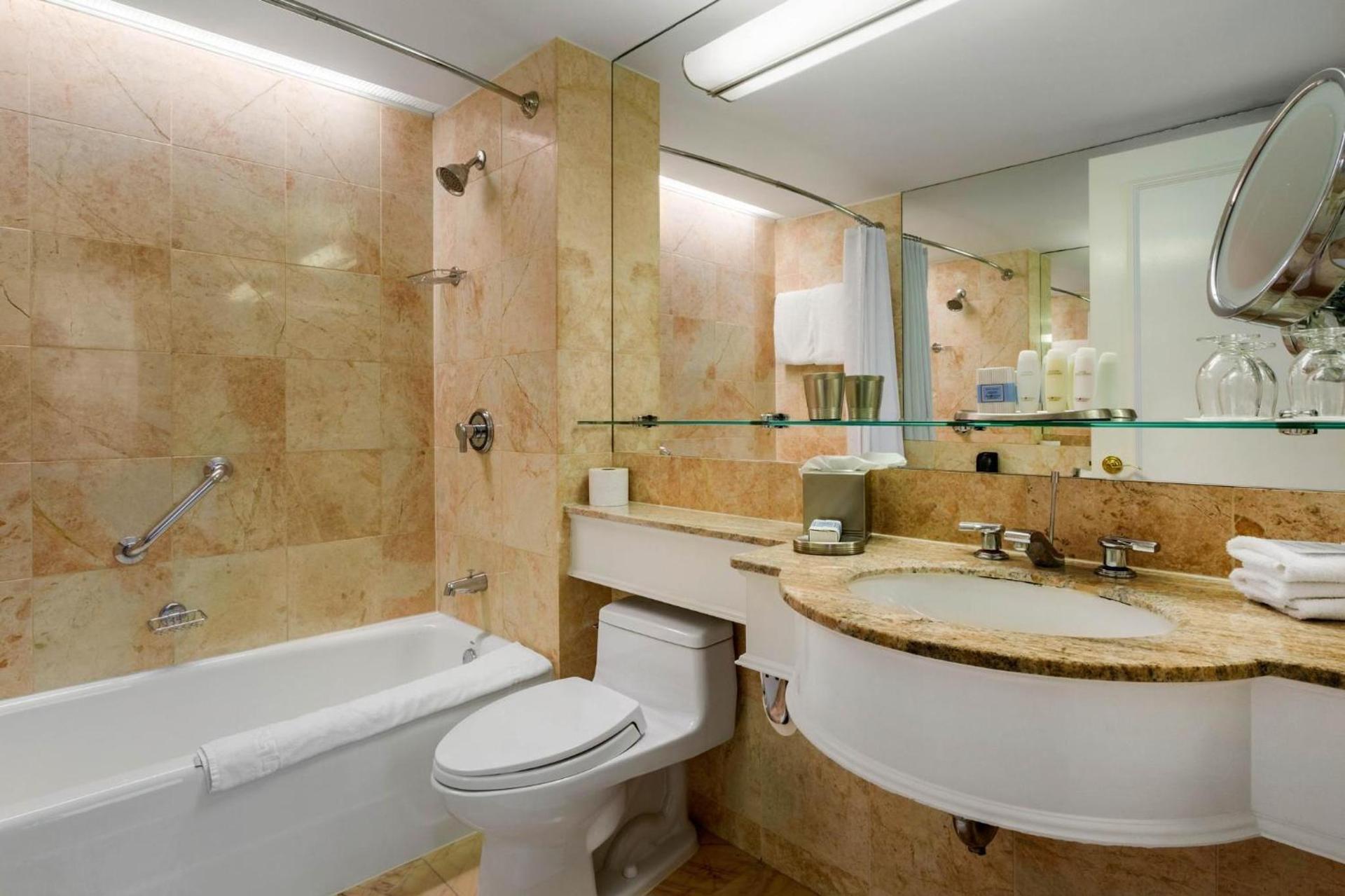 Omni Berkshire Place photo 70