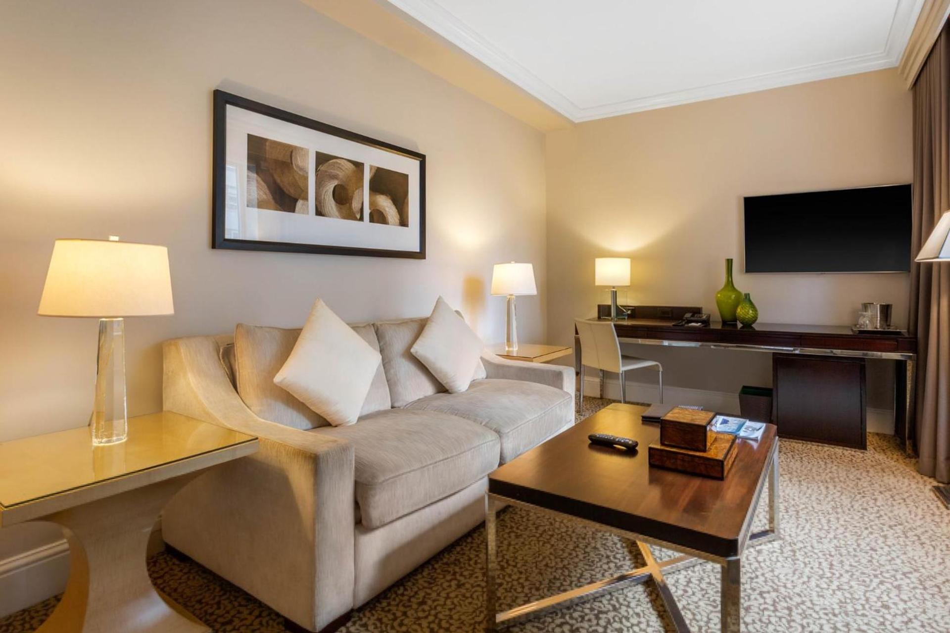 Omni Berkshire Place photo 72
