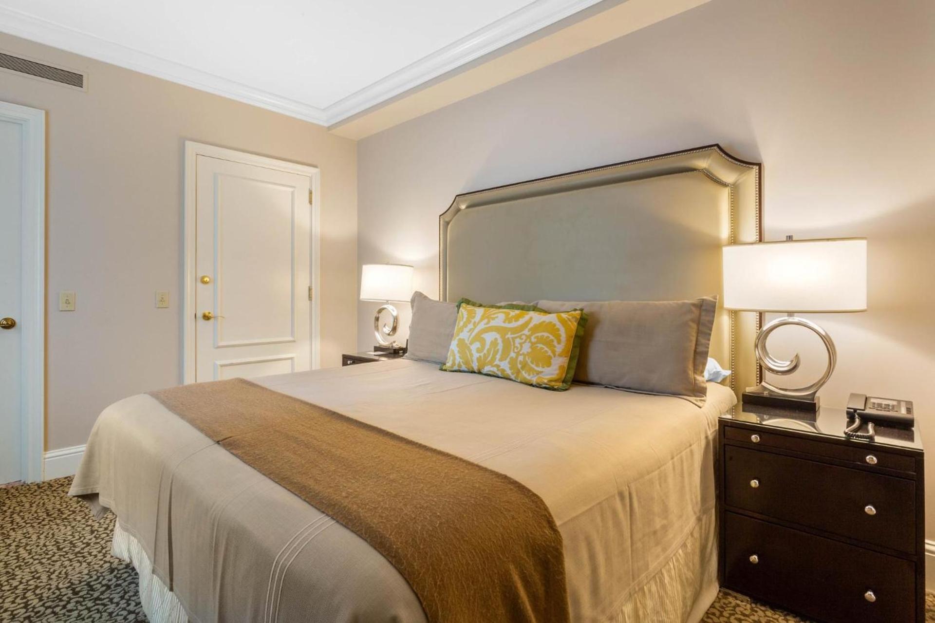 Omni Berkshire Place photo 77