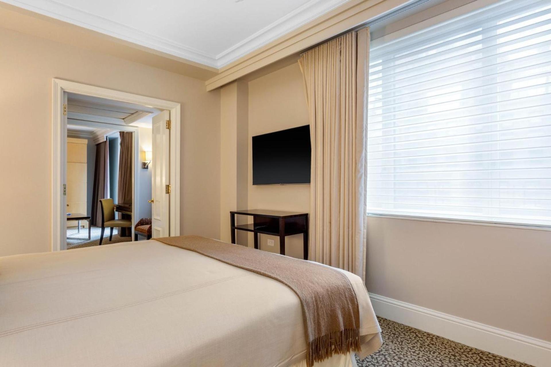 Omni Berkshire Place photo 79