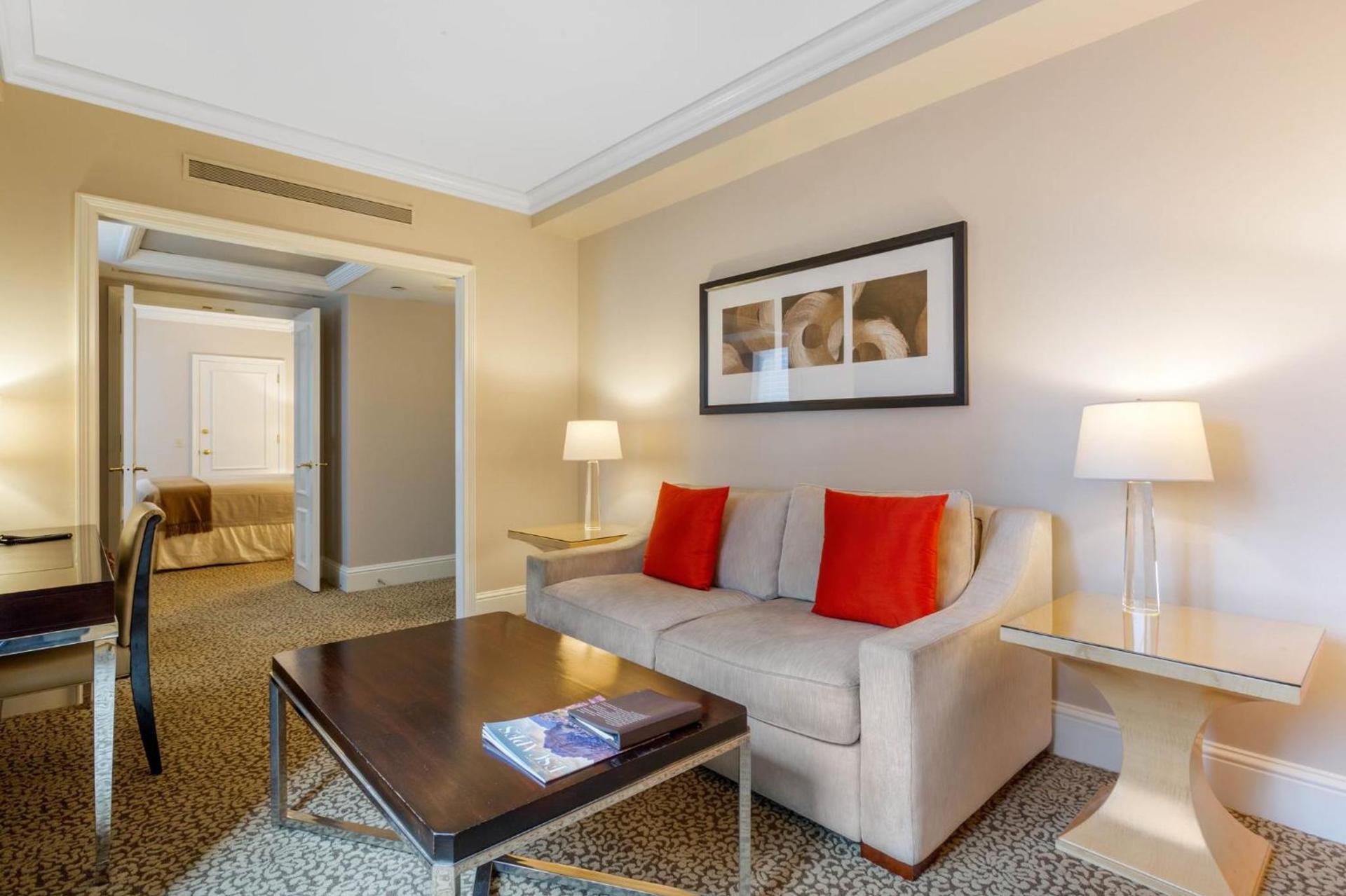 Omni Berkshire Place photo 81