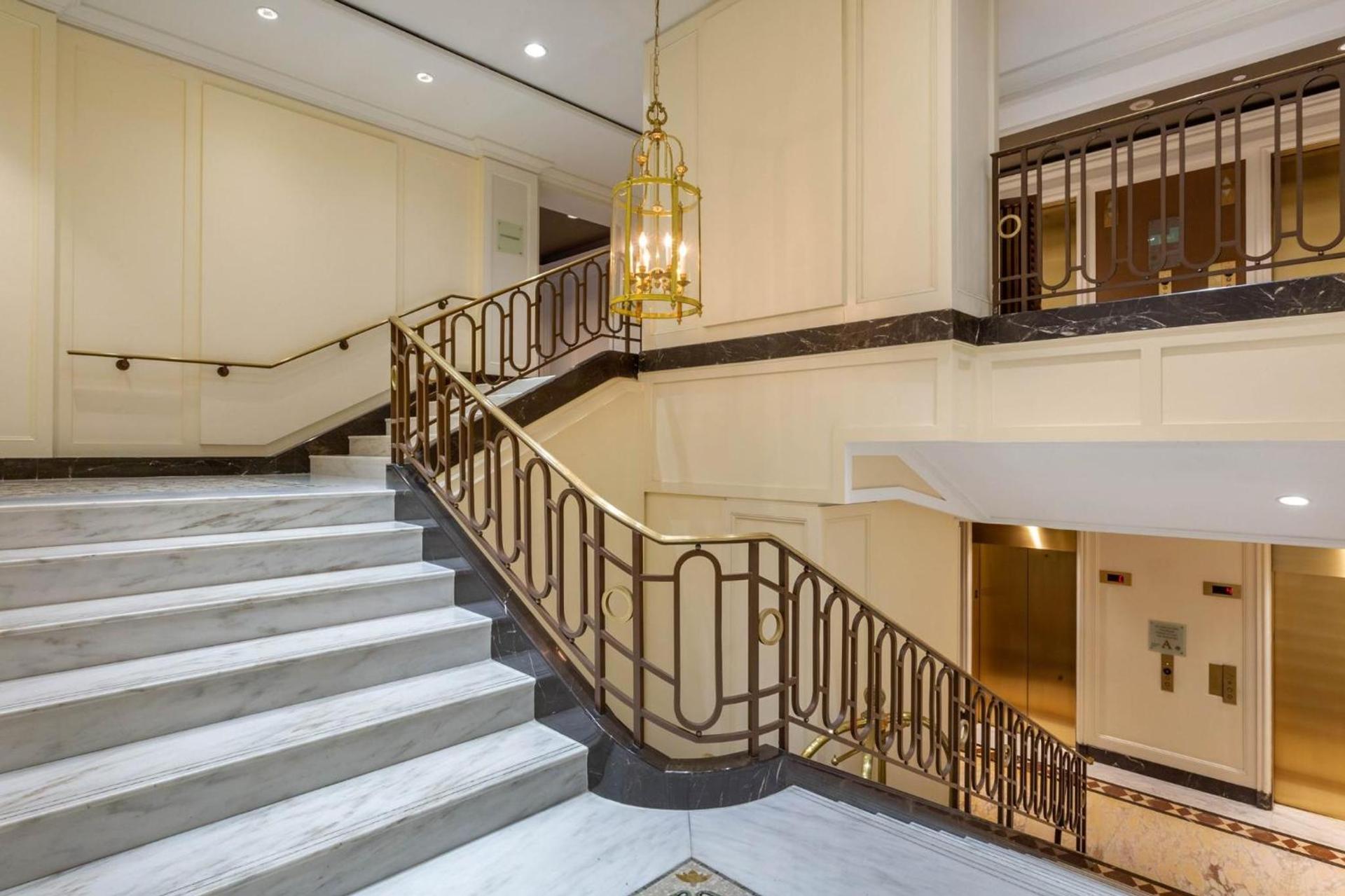 Omni Berkshire Place photo 82