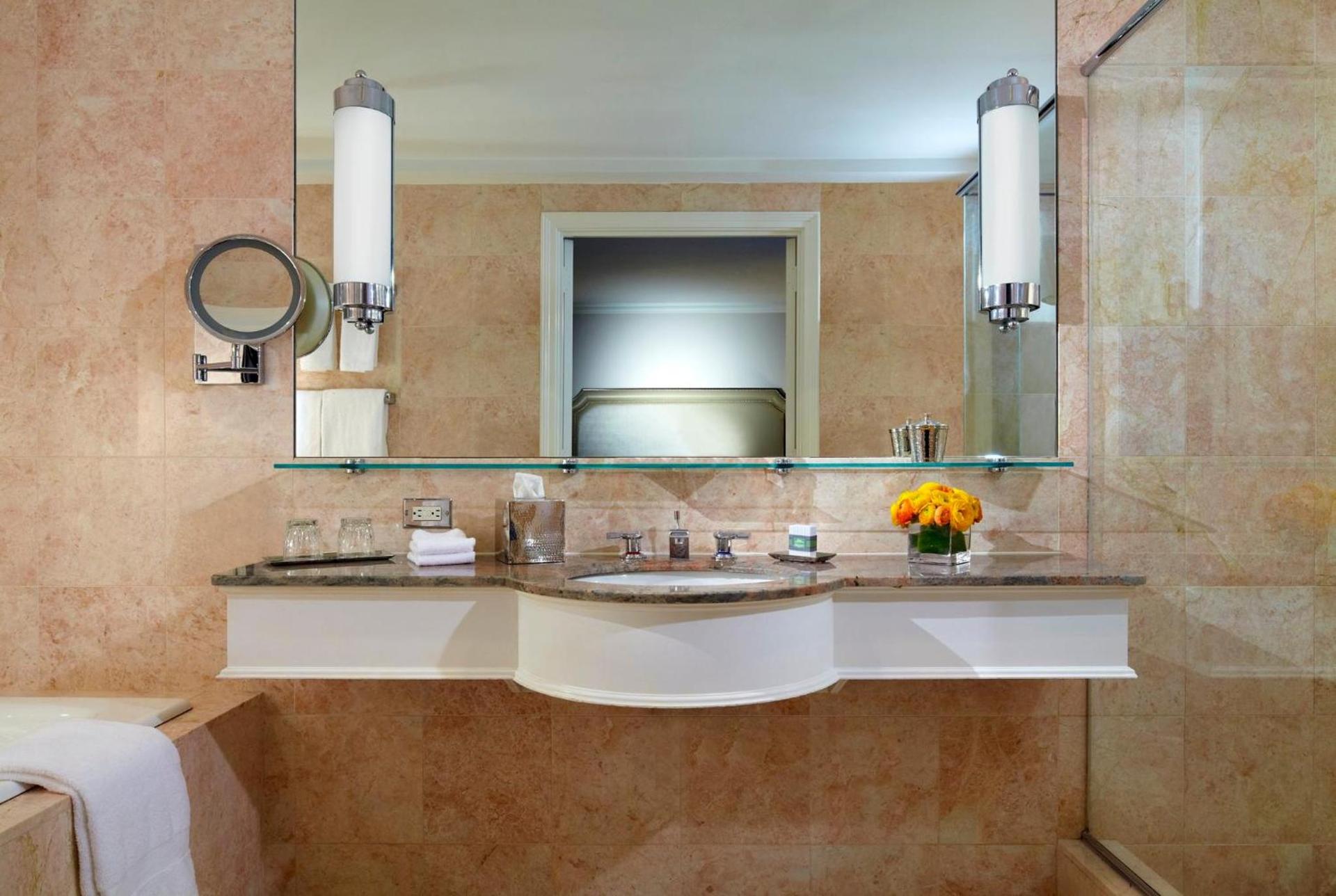 Omni Berkshire Place photo 92