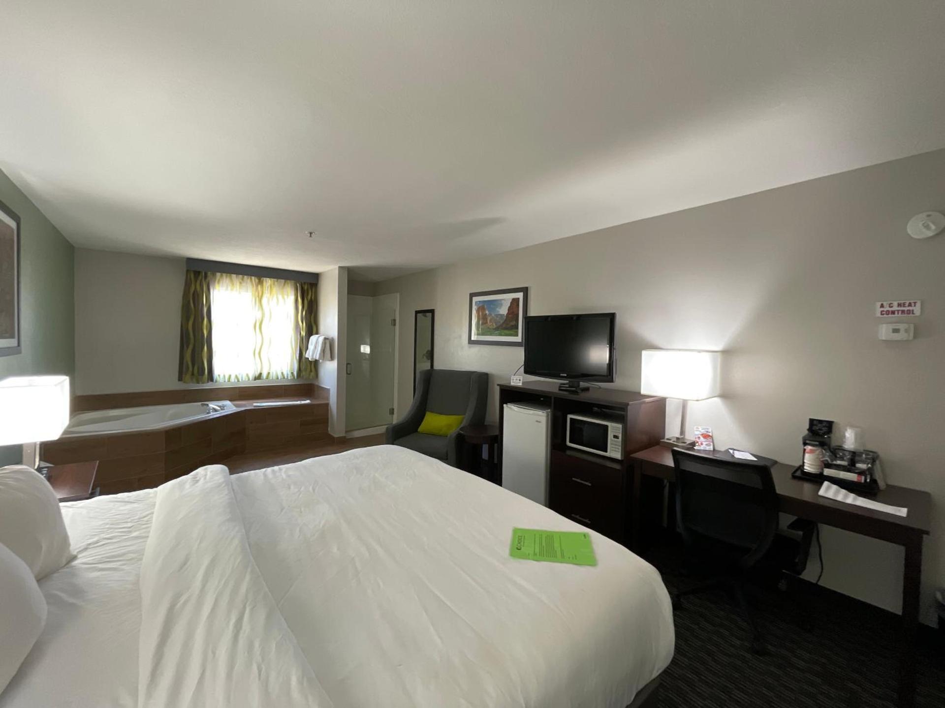 Wingate by Wyndham Cedar City photo 55