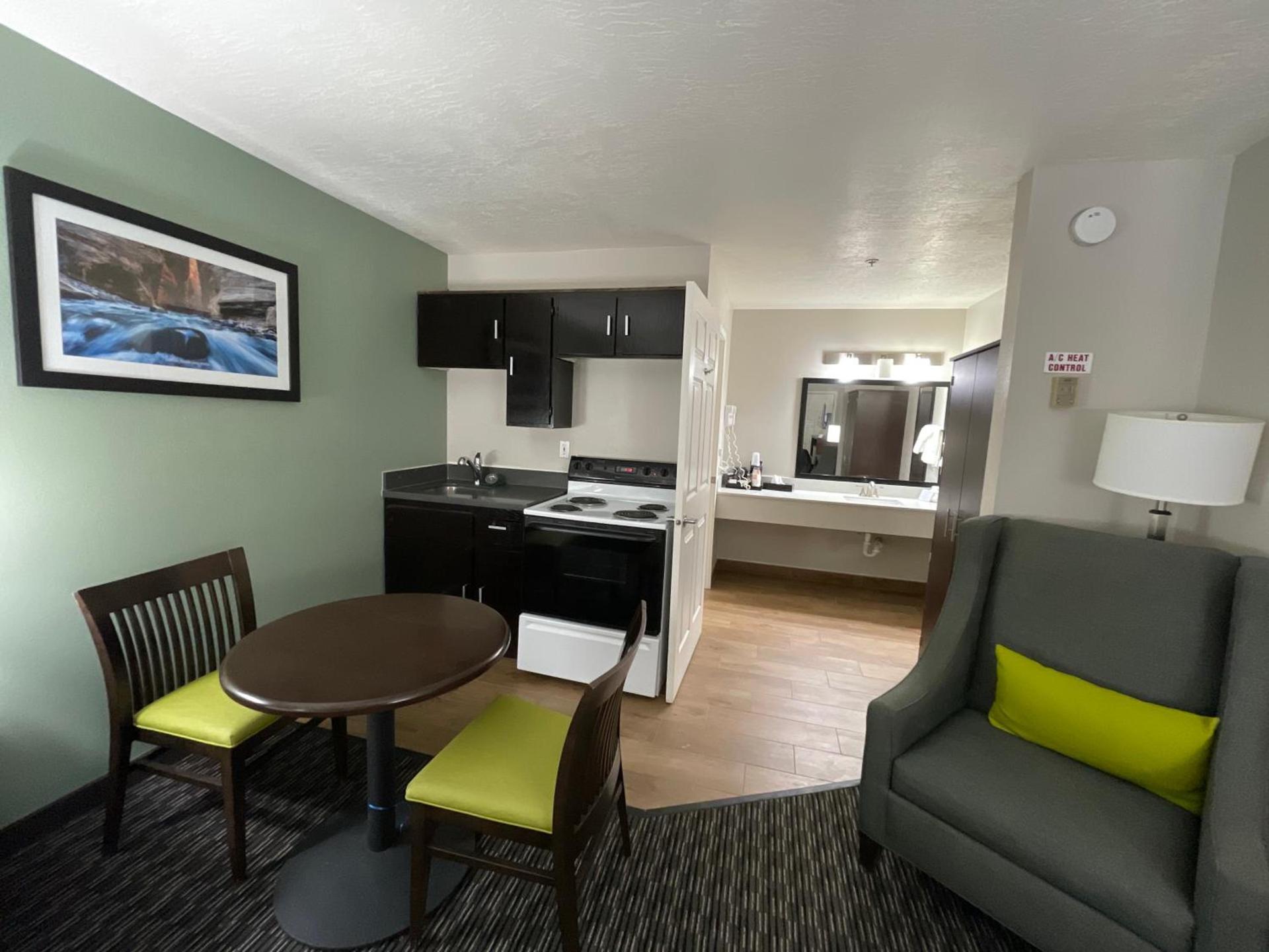 Wingate by Wyndham Cedar City photo 57