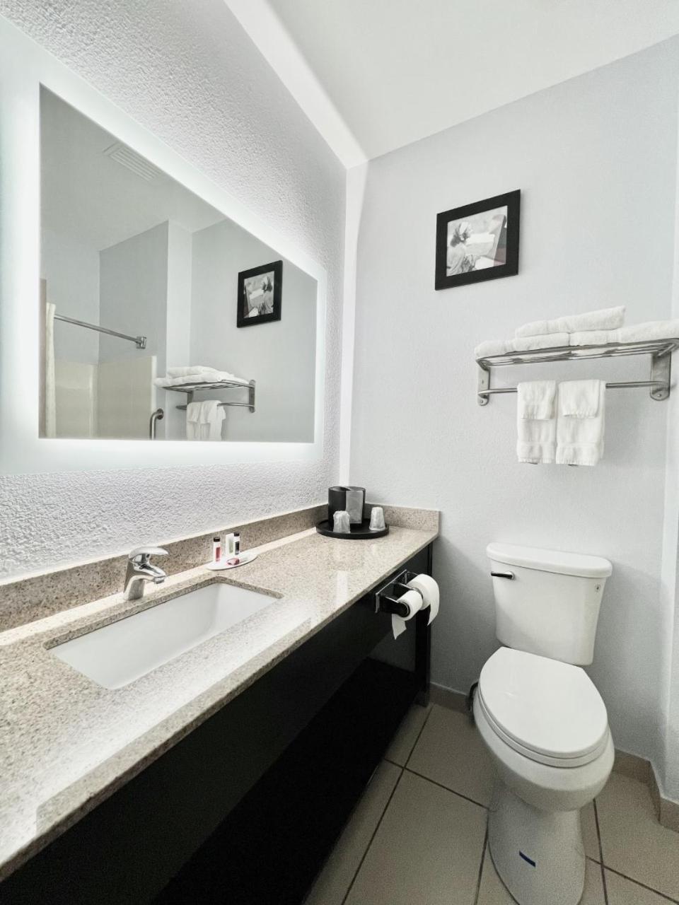 AmericInn by Wyndham Quincy photo 31