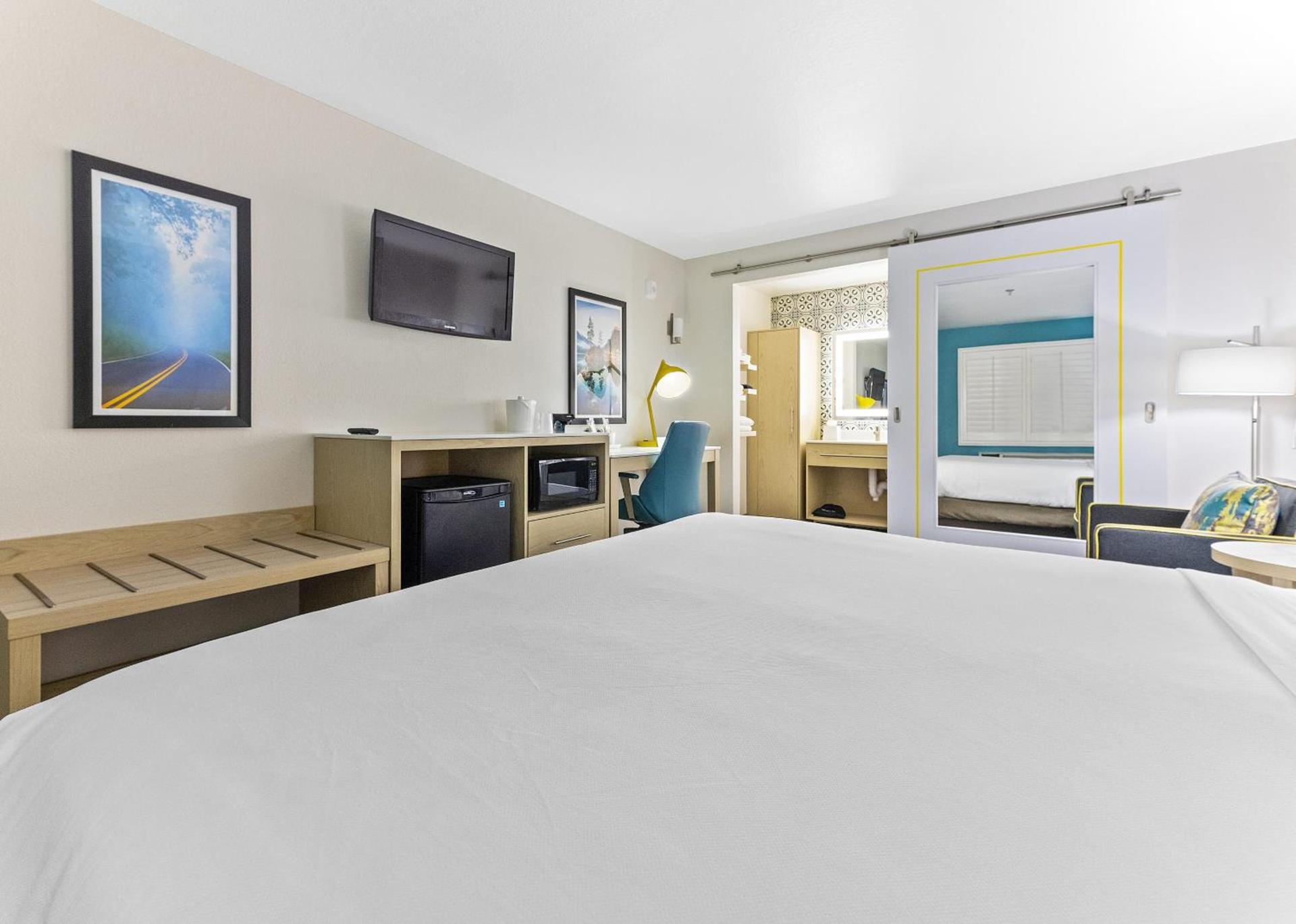 Hillstone Inn Tulare, an Ascend Collection Hotel photo 41
