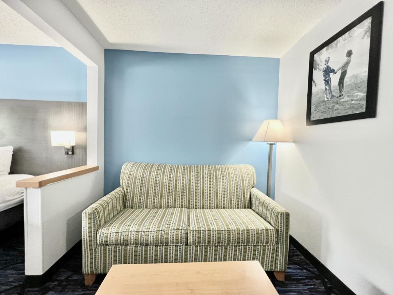 AmericInn by Wyndham Quincy photo 37