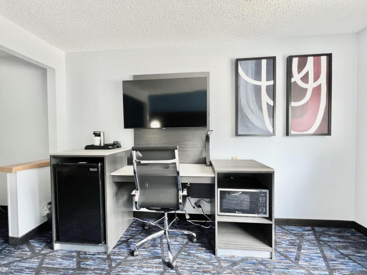 AmericInn by Wyndham Quincy photo 35
