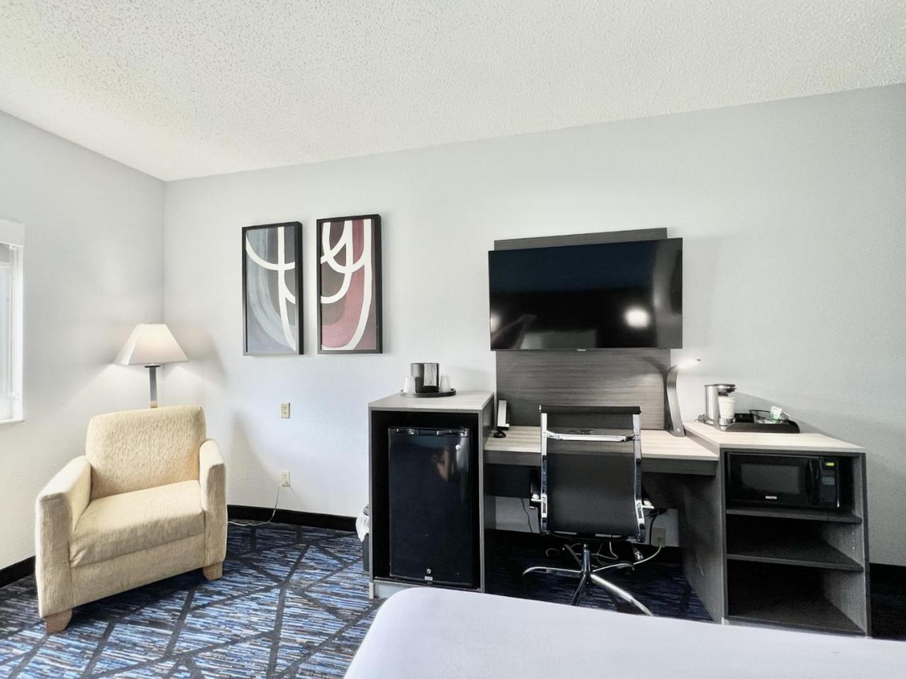 AmericInn by Wyndham Quincy photo 40