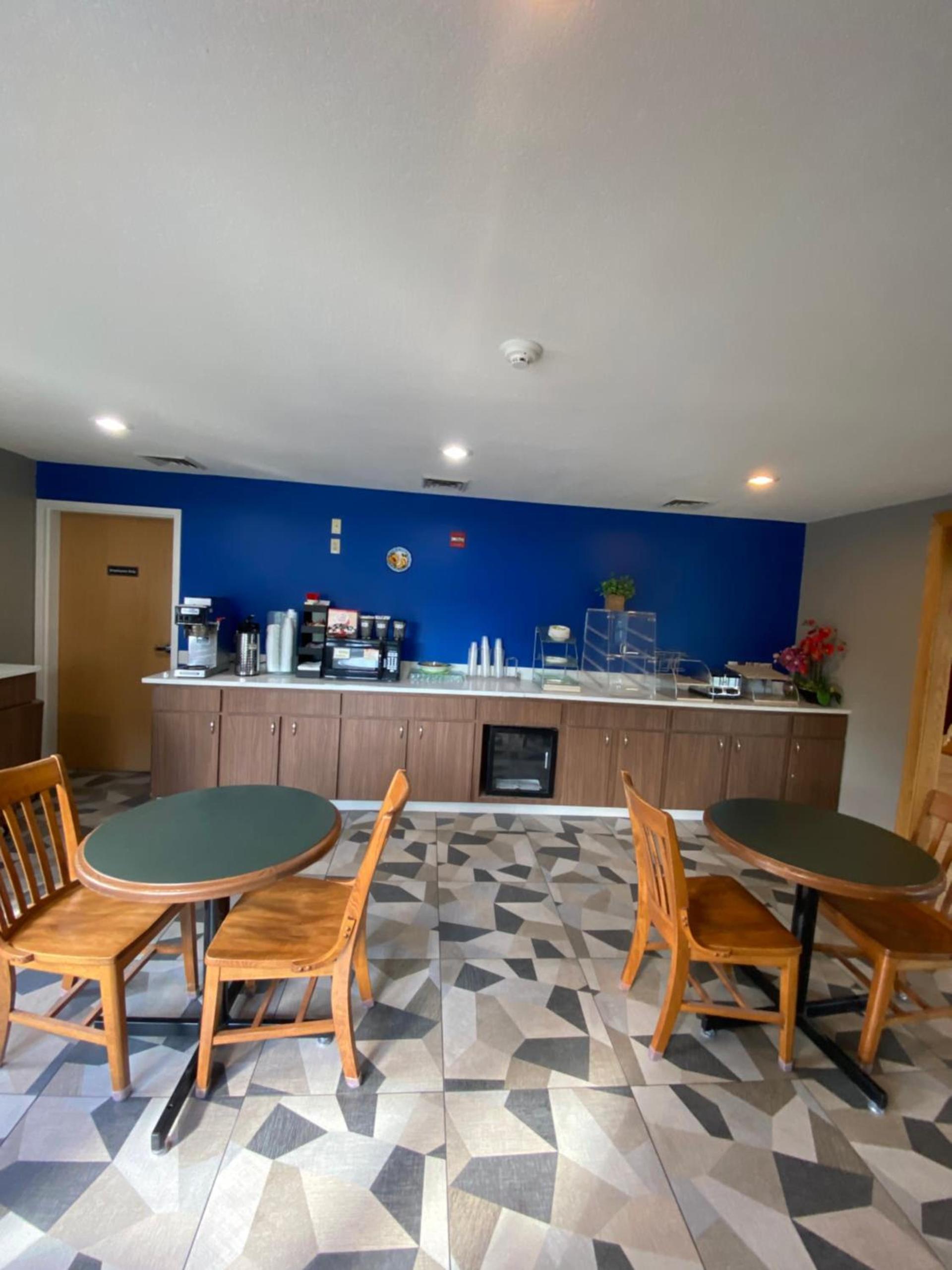 Coos Motor Inn photo 2