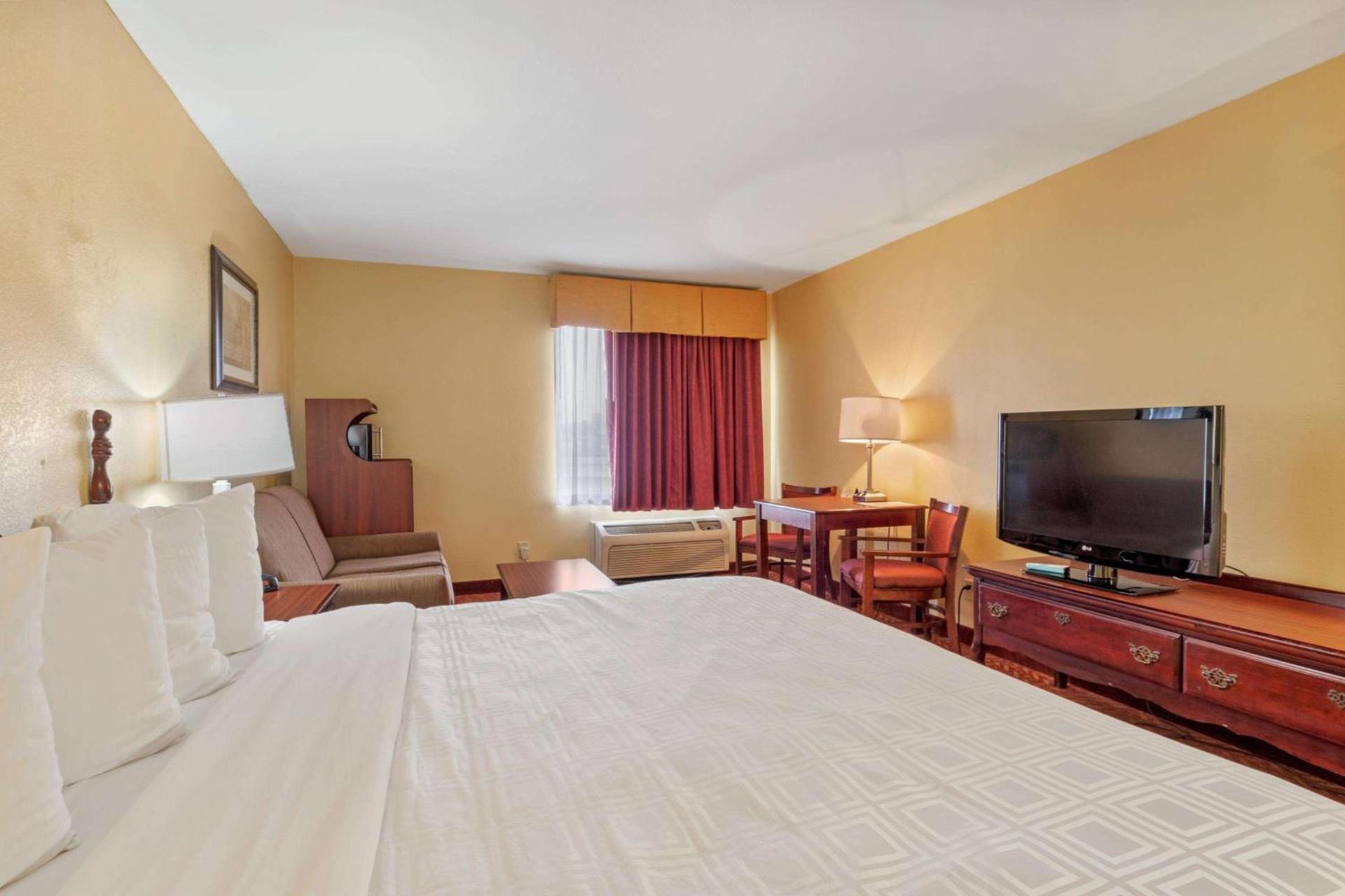 Best Western Clearlake Plaza photo 8